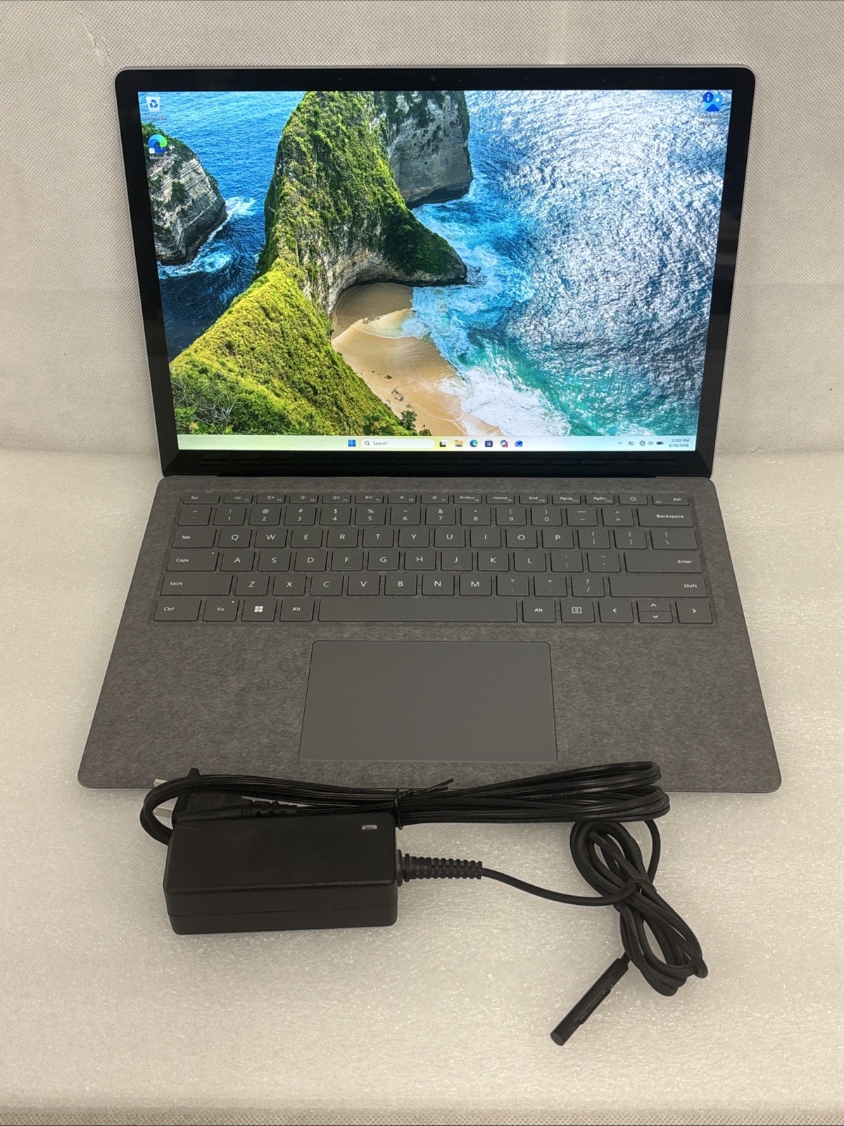 Microsoft Surface Laptop 4 13.5″ (512GB, AMD Ryzen 5, 16GB) – Platinum