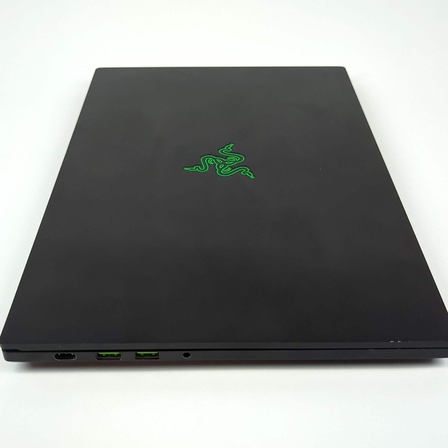 Razer Blade 15 RZ09-02705 i7-8750H 16GB RAM 512GB SSD GeForce GTX 1060 Max-Q