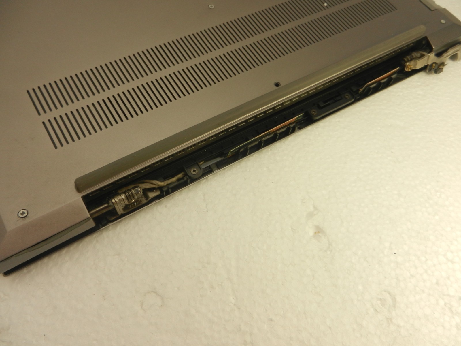 Lenovo ThinkBook 14 G2 ITL LAPTOP Core i7-1165G7 @ 2.8GHz / 8GB – PARTS/REPAIR
