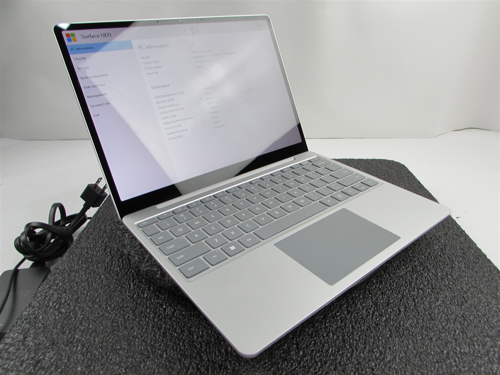 Microsoft Surface Laptop GO 2 12.4″ i5-1135G7 256GB NVMe SSD 16GB RAM Win 11