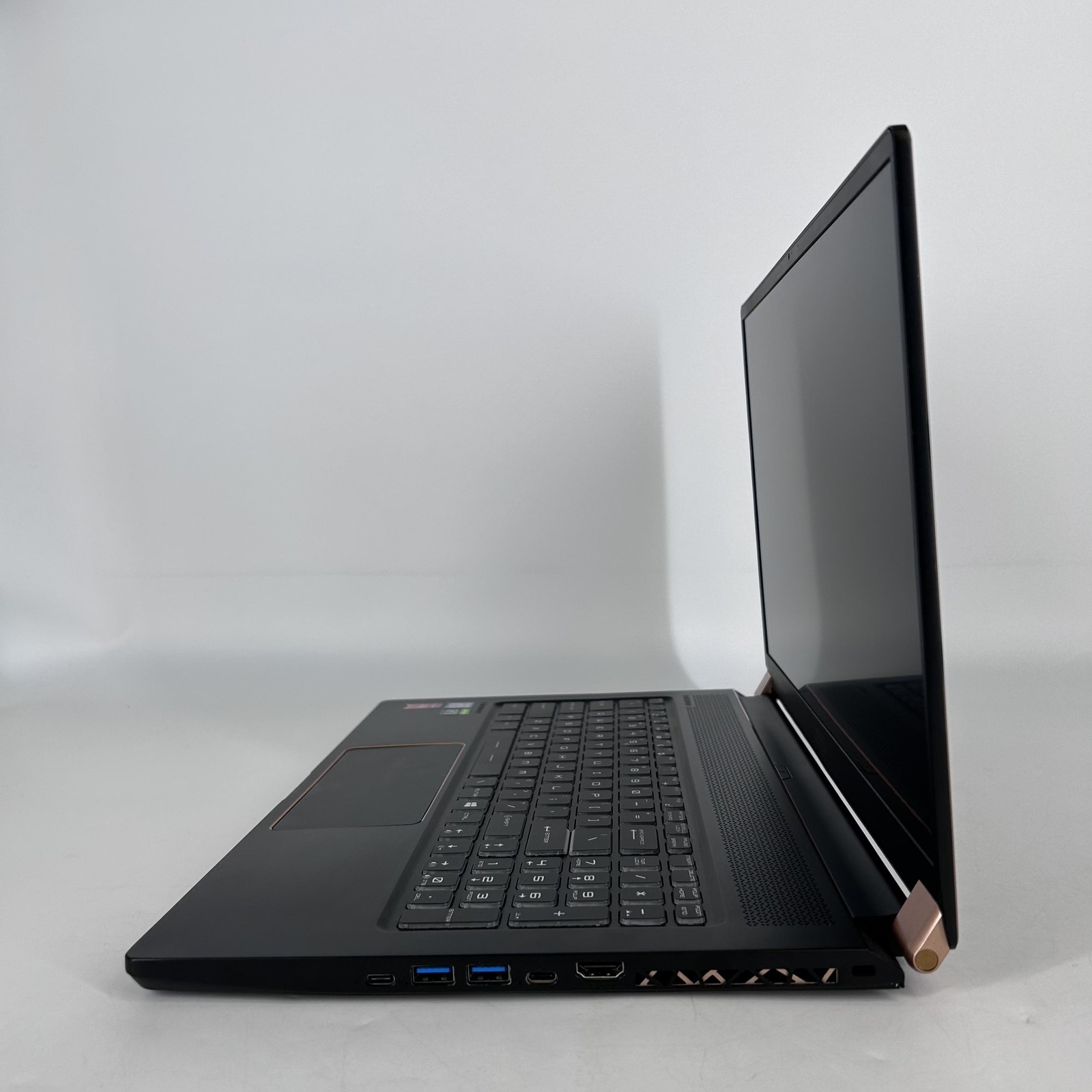 MSI Stealth GS75 17 FHD i7-9750H 2.60GHz 16GB 1TB SSD RTX 2070 Max-Q BENT FRAME