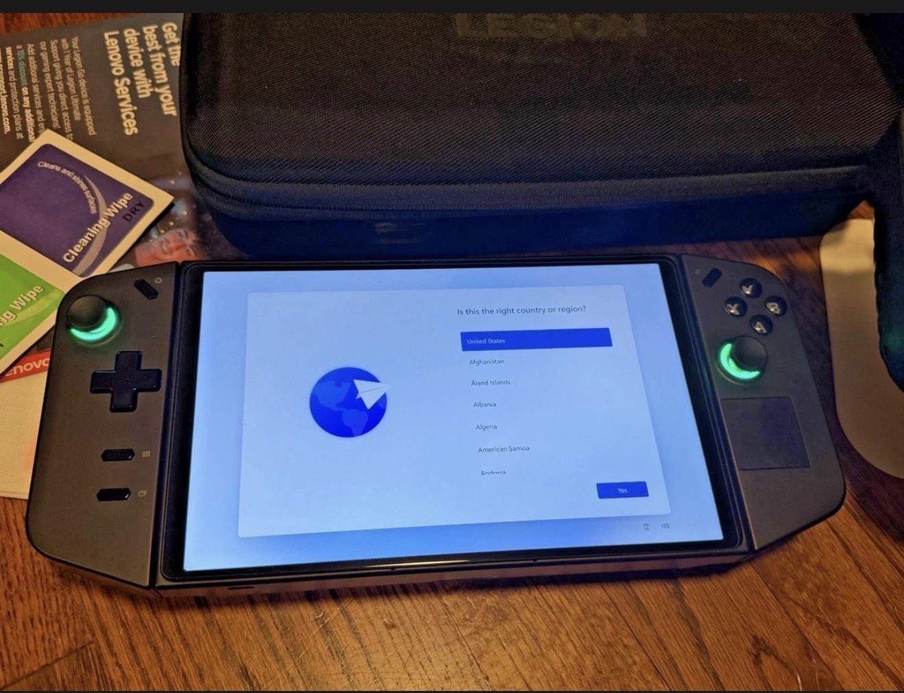Lenovo Legion Go 8APU1 AMD Ryzen Z1 Extreme 1TB. With New Extra Go 2 Joycons