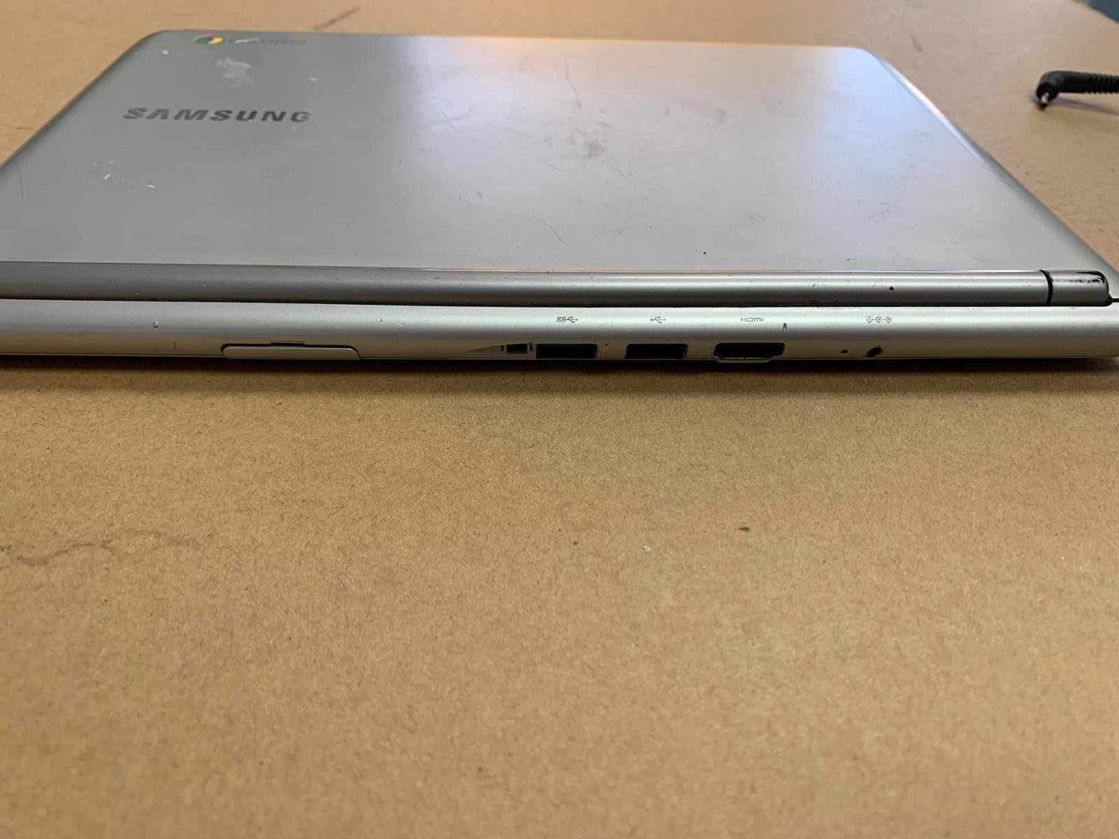 ✨Samsung Chromebook XE303C12 11.6″ Laptop – Charger – WiFI NEEDS NEW BATTERY✨