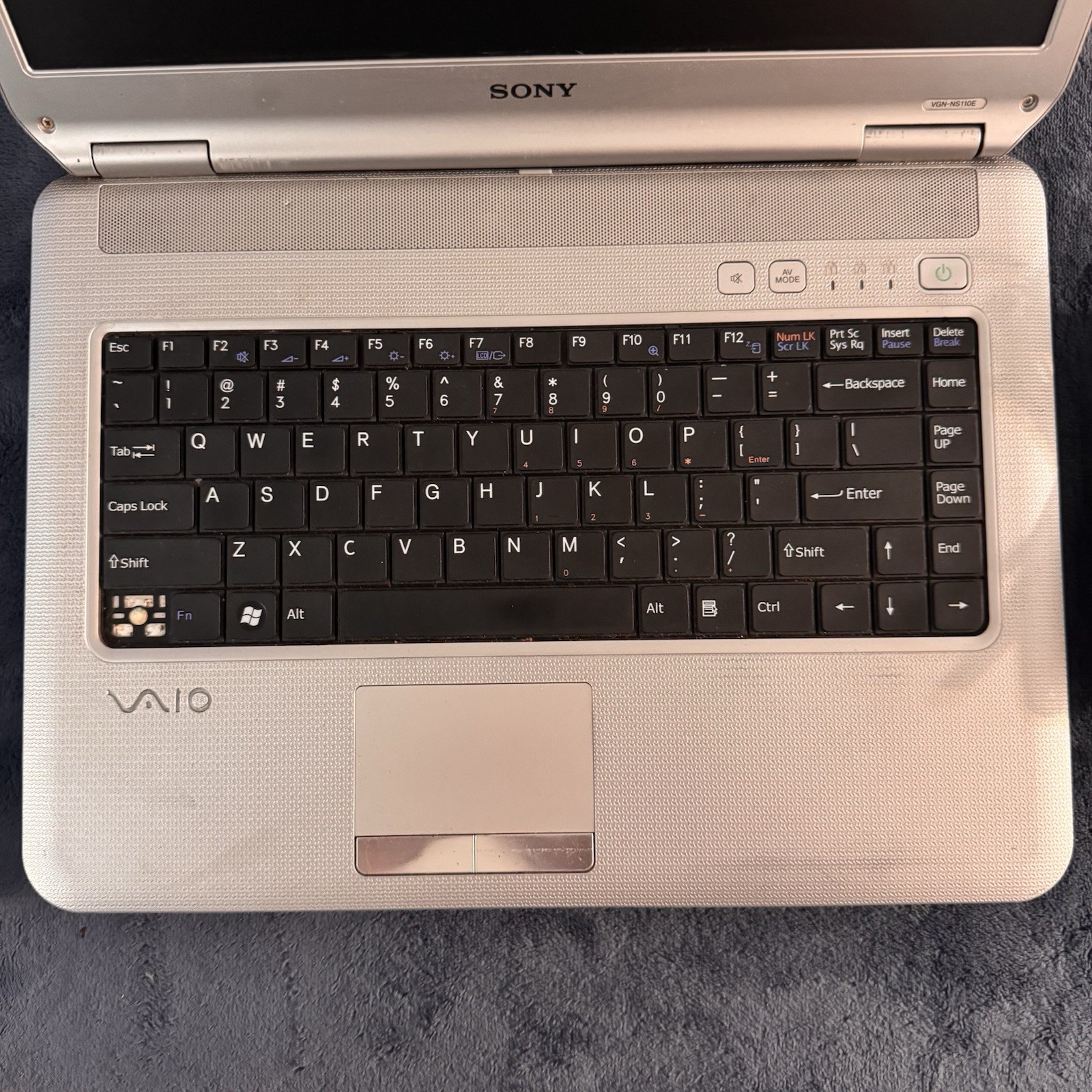 Sony VAIO PCG-7184L 15.6″ Laptop W/ Charger For Parts & Repair