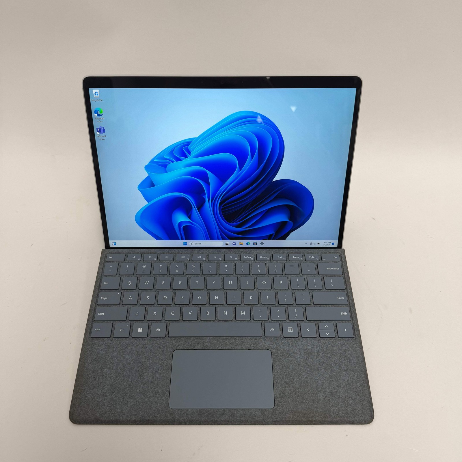 Broken Microsoft Surface Pro X 2010 13″ SQ1 3.0GHz 8GB RAM 128GB SSD LCD Spot