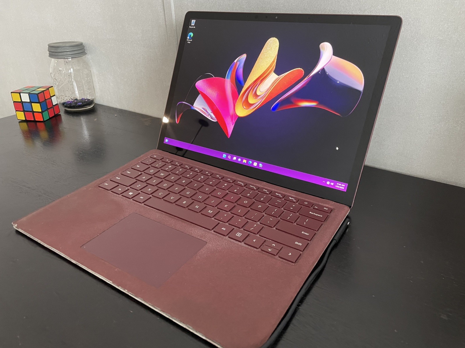 Microsoft Surface Laptop 2 – Burgundy