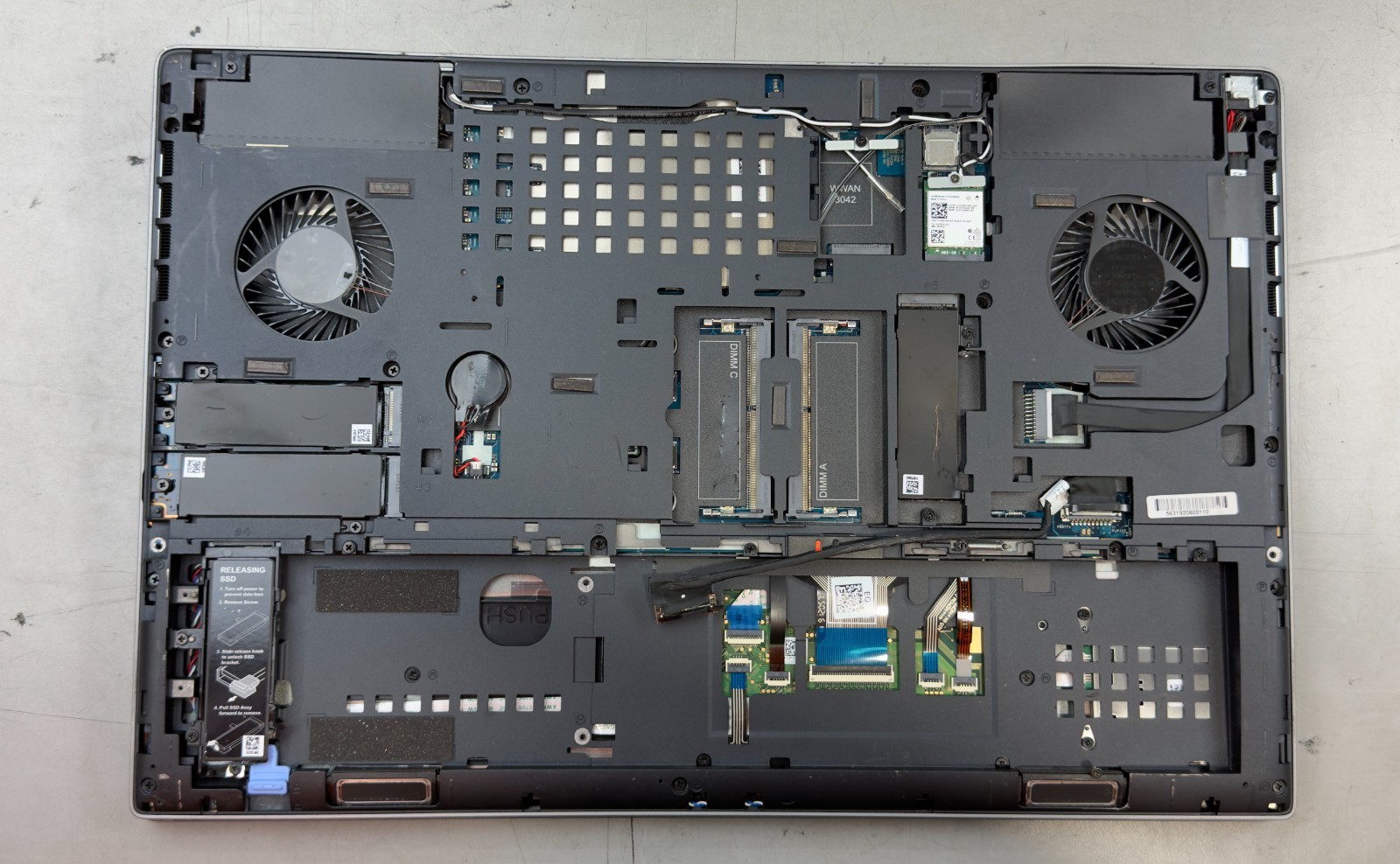 Dell Precision 7740 i9-9980HK / 32GB RAM / RTX 3000 / NO SSD -RL6040