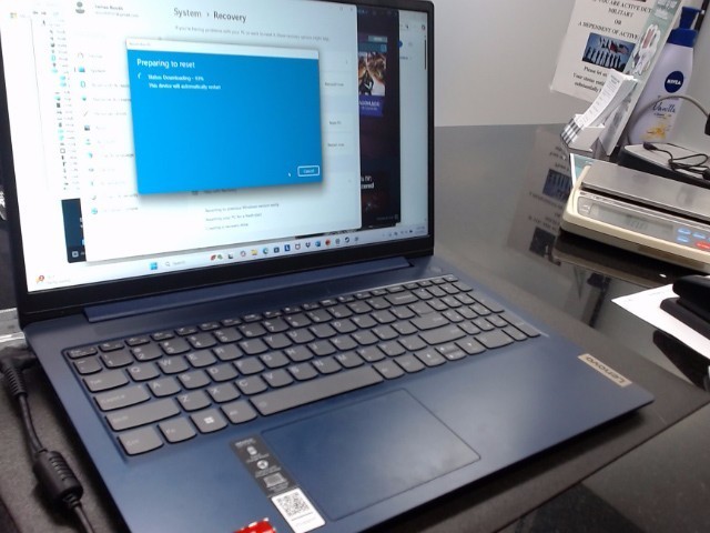 LENOVO IDEAPAD 3 15ABR8 (B04039078)