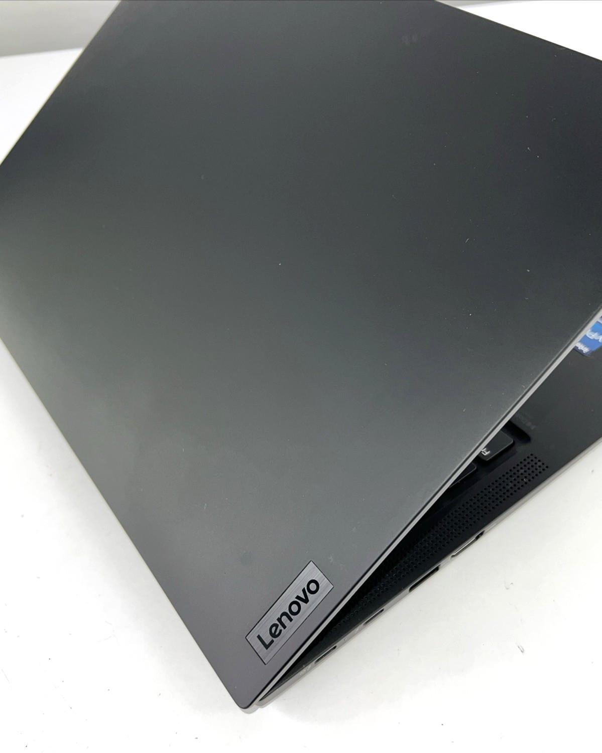 Lenovo ThinkPad X1 Carbon Gen 10 14″ TOUCH i7-1270P 16GB RAM 512GB SSD Win11 Pro