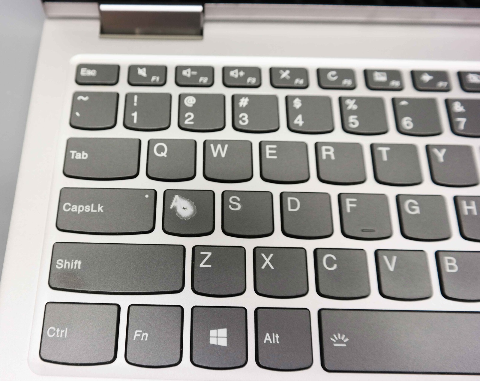 Lenovo Yoga 730-13IKB 13.3″ Core i5-8250U 8GB 256GB SSD