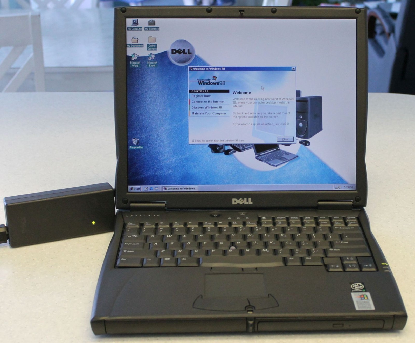 Dell Latitude C600 PP01L Laptop Windows 98se,40GB HD,256MB RAM,CD,Charger