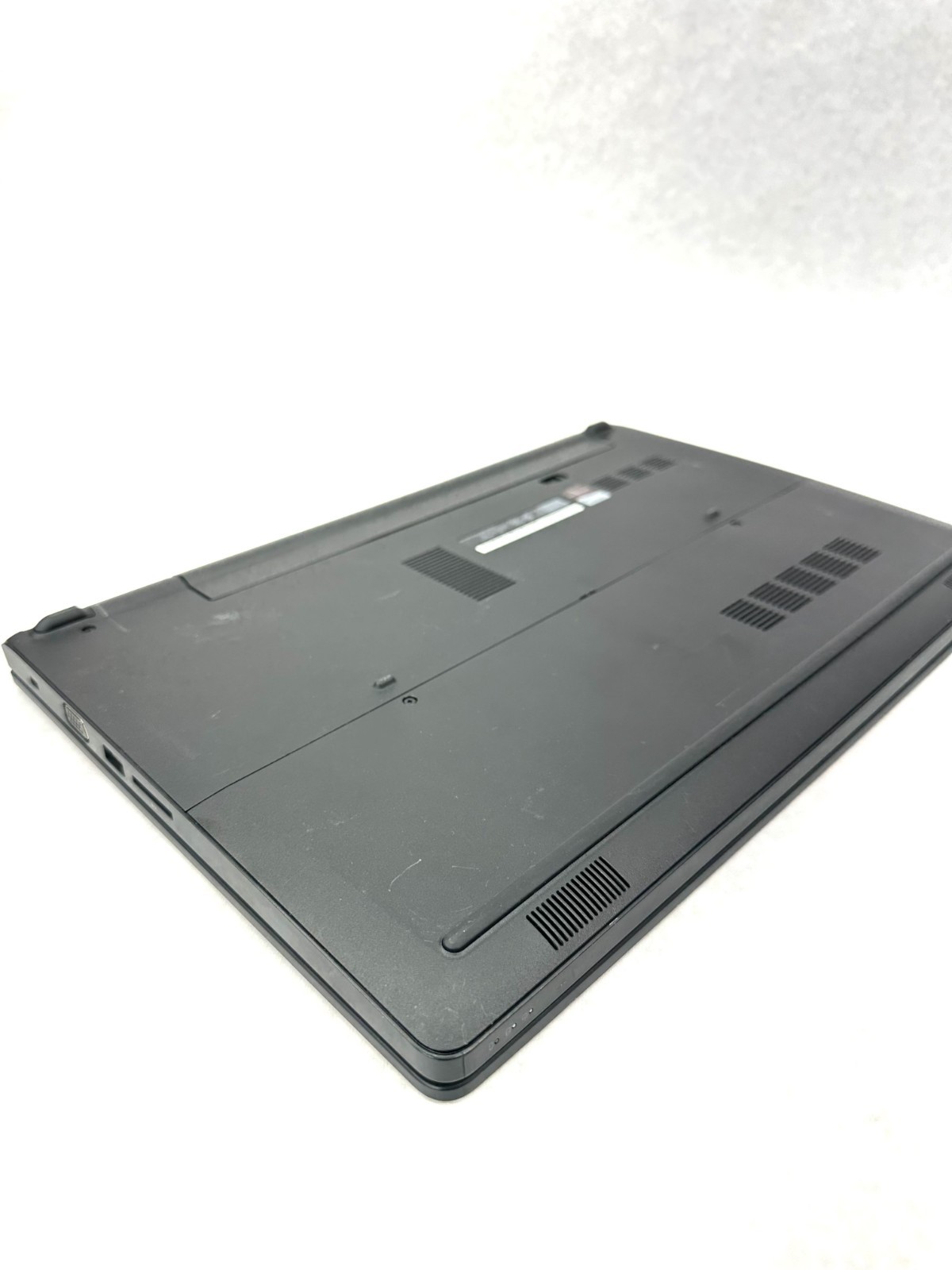 Dell Latitude 3570 Intel i5-6200U, 2.3Ghz 4GM RAM 500GB SATA HHD WIN 10P Charger