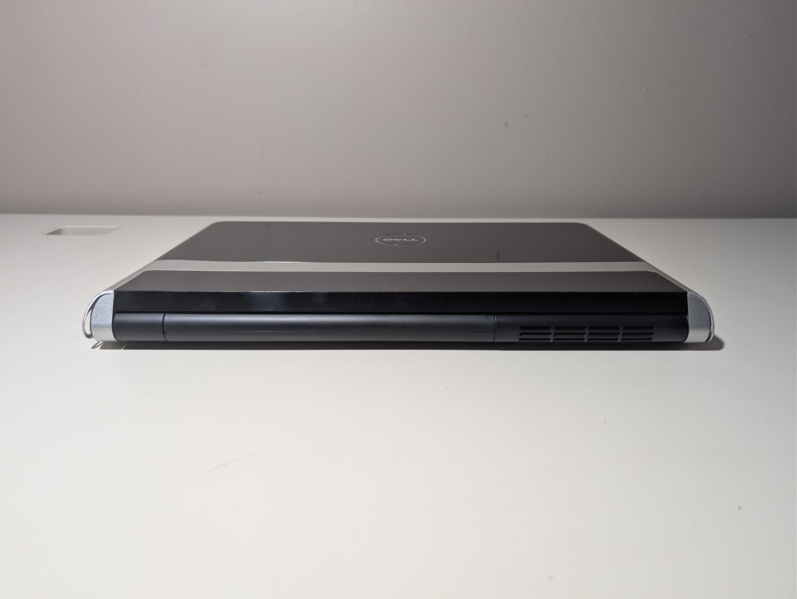 16″ Dell Studio XPS 1640 | C2D P7450 4GB RAM 320GB HD | HD+ AMD Graphics Backlit