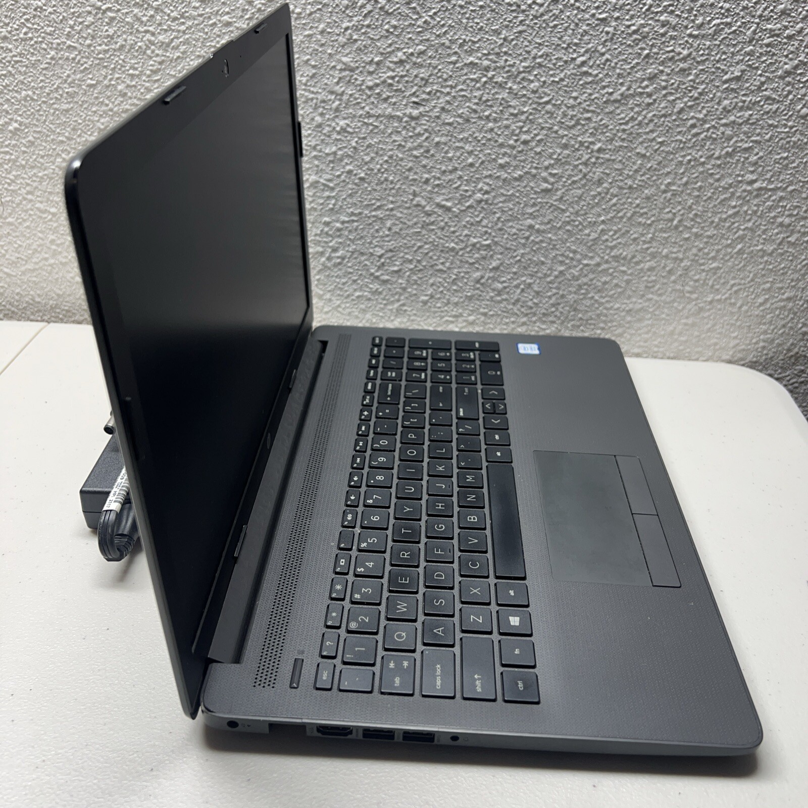 HP 250 G7 Notebook PC 15.6″ Intel Core i3-7020U @ 2.30GHz – 8GB DDR4 – 256GB SSD