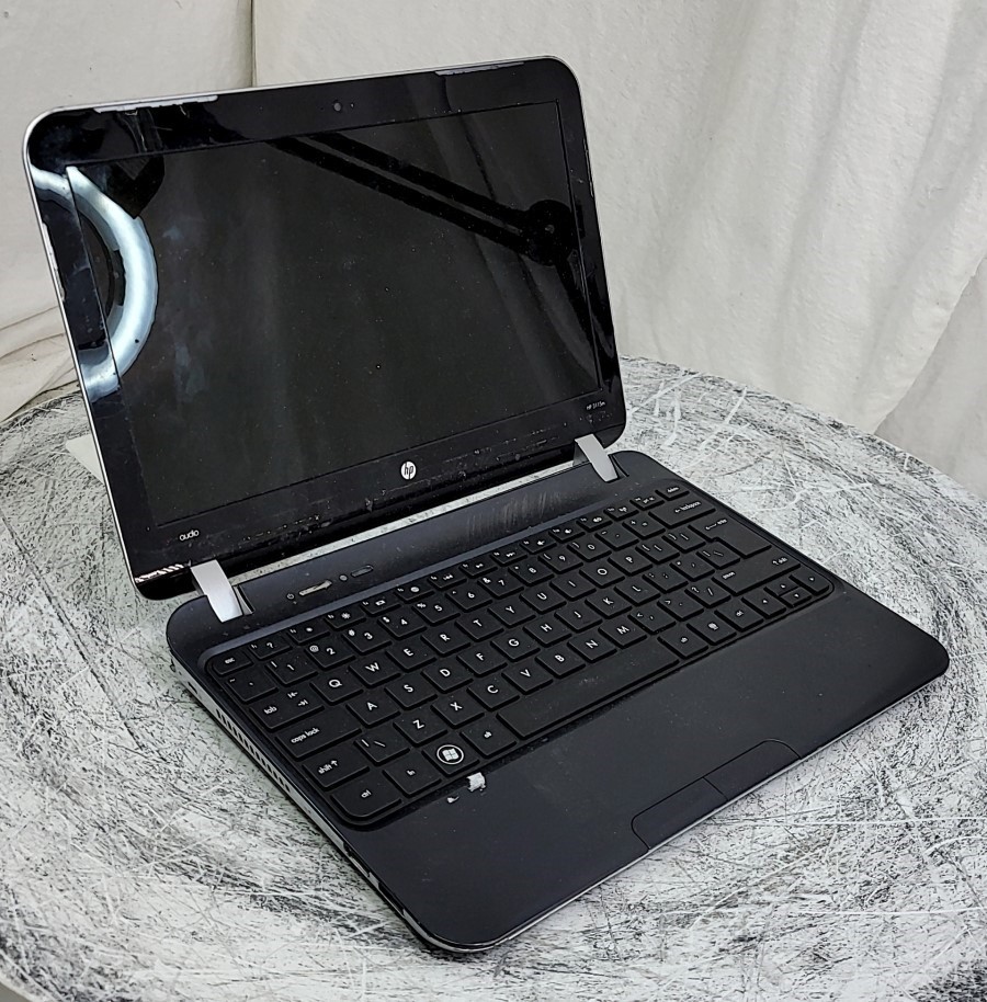 HP 3115M LJ527UT#ABA Laptop AMD E-300 APU RADEON GRAPHICS 4GB 320GB SEE NOTES