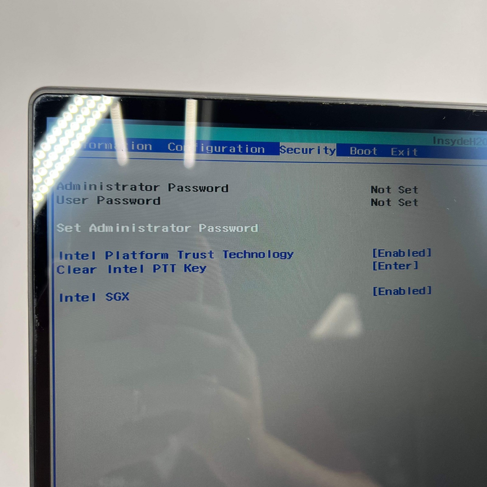 Broken Lenovo IdeaPad 530S 15.6″ i5-8250U 8GB RAM No Battery No SSD