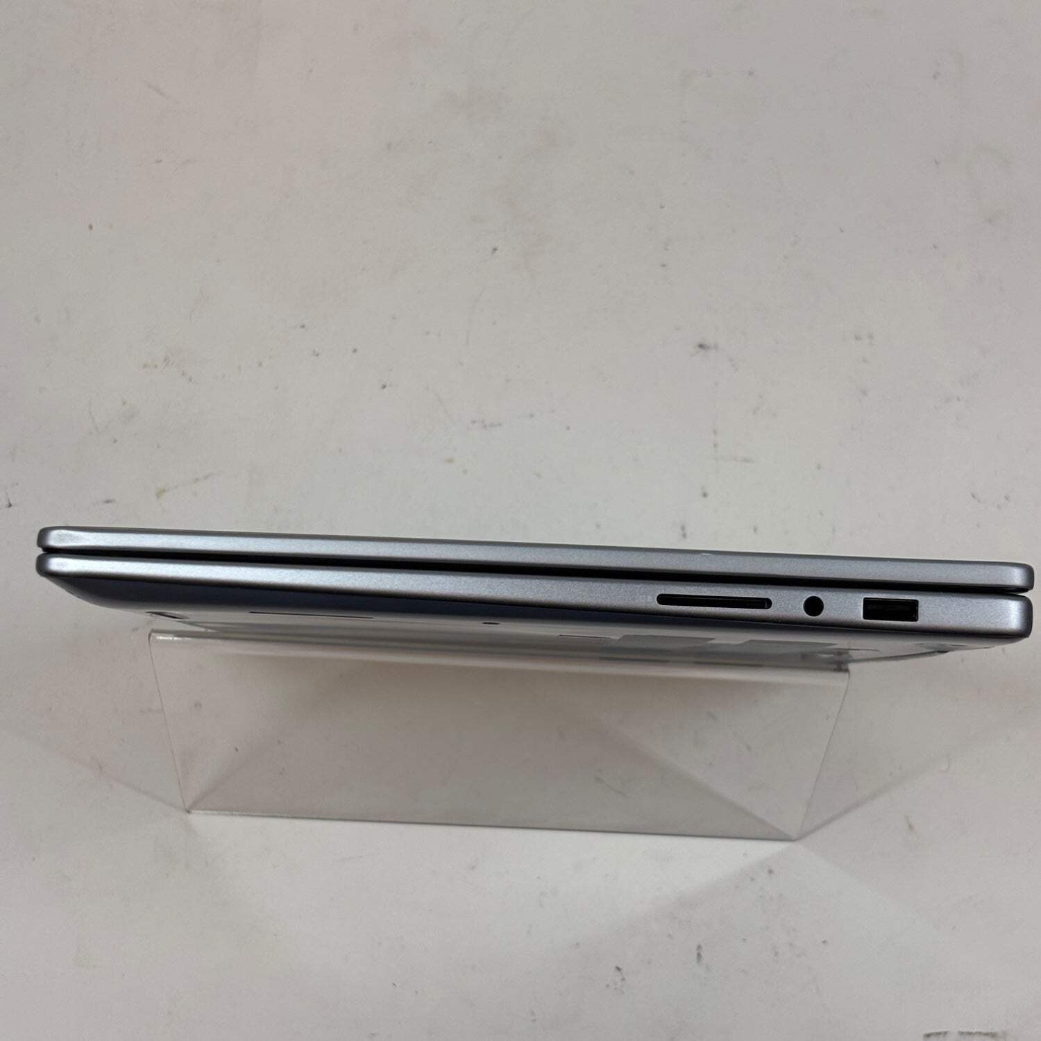 Dell Inspiron 14 7440 2-in-1 14″ Core 7 150U 16GB RAM 1TB SSD