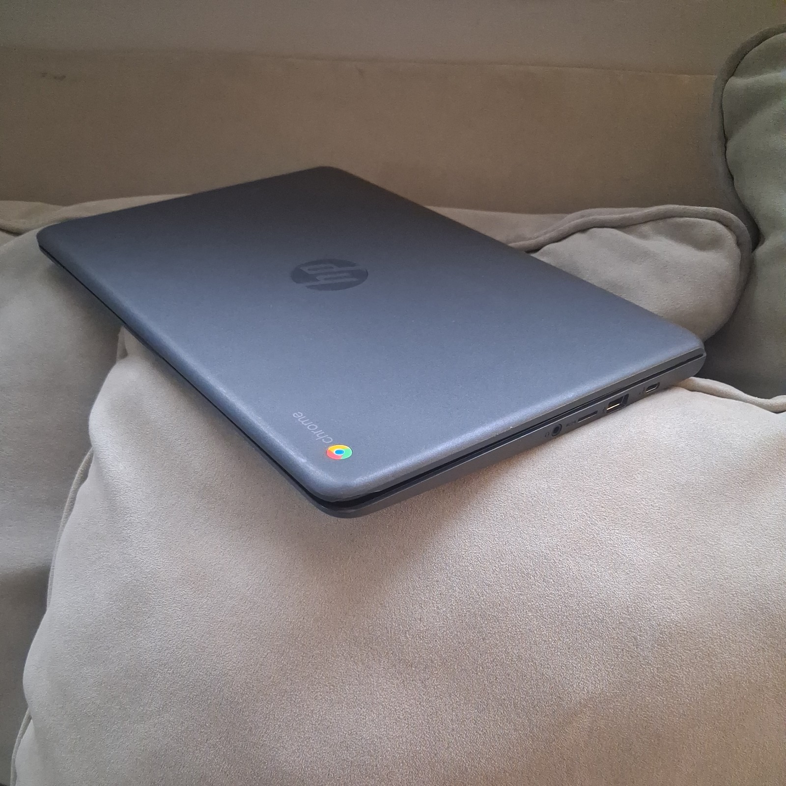 HP Chromebook 14-db0020nr, AMD A4-9120C, Radeon R4, 4GB RAM, 32GB EMMC, Used
