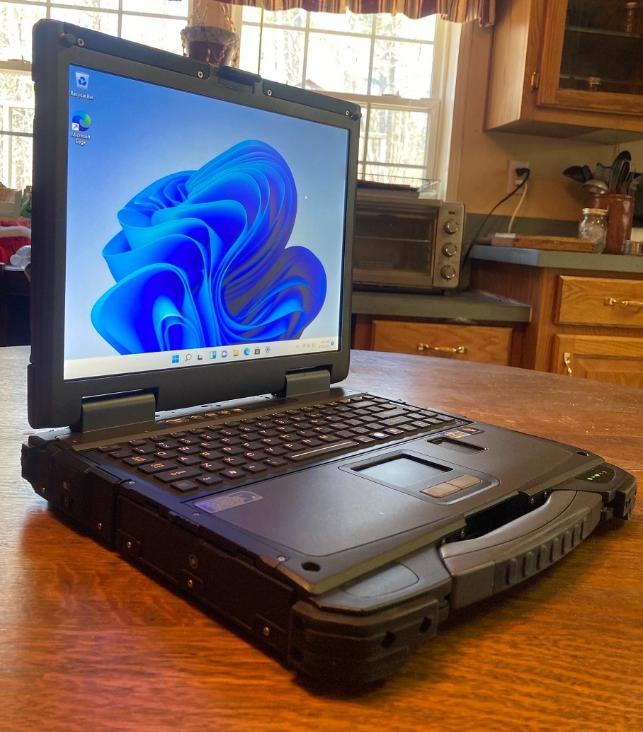 14.1″ Dell Laptop Vintage Windows XP Pro 32 Bit 2ghz 4gb 250gb DVD + New Battery