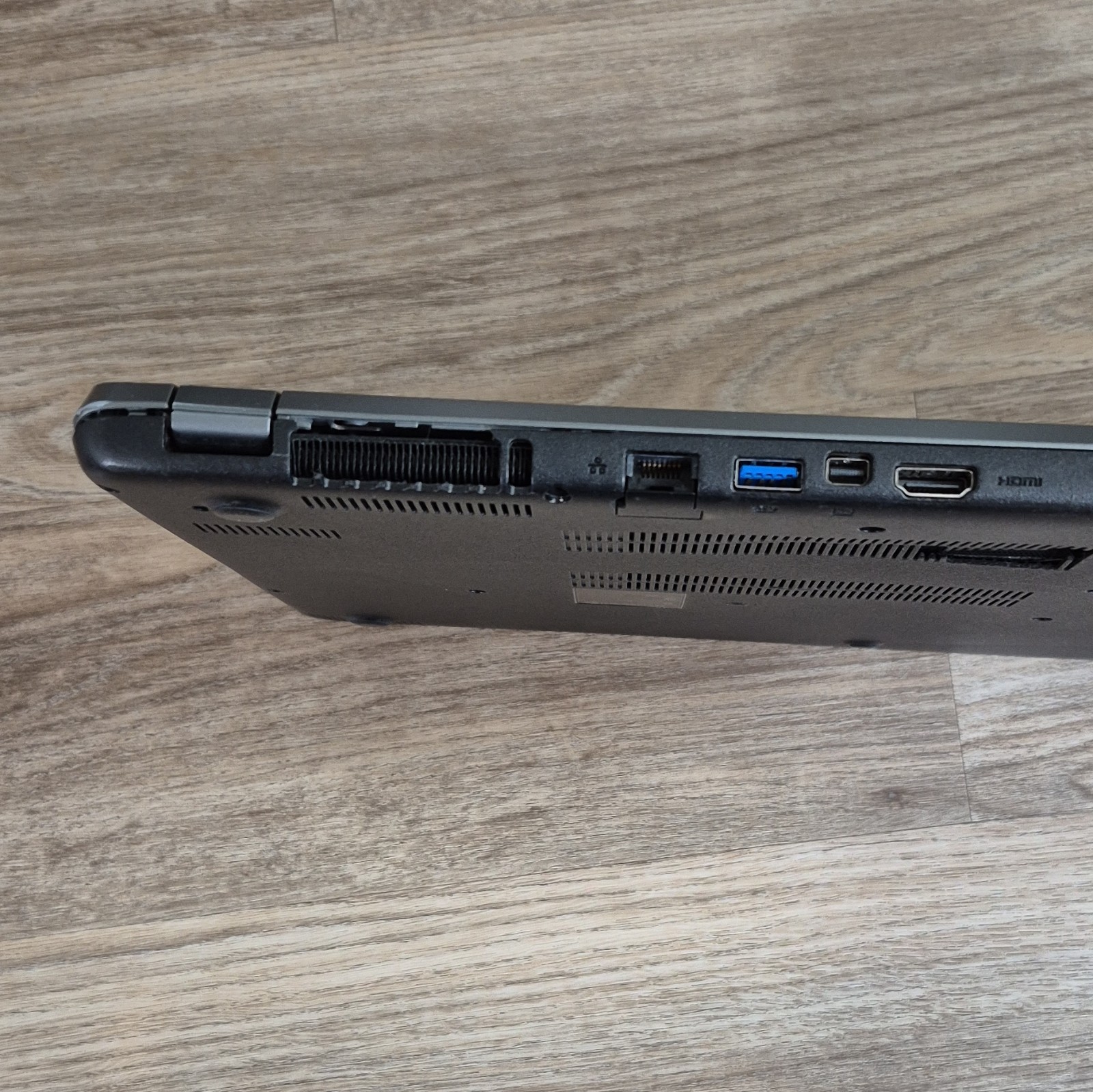 Acer Aspire V5-572P-6858 15.6″ Touchscreen Laptop | Core i5 4GB RAM | 500GB HDD