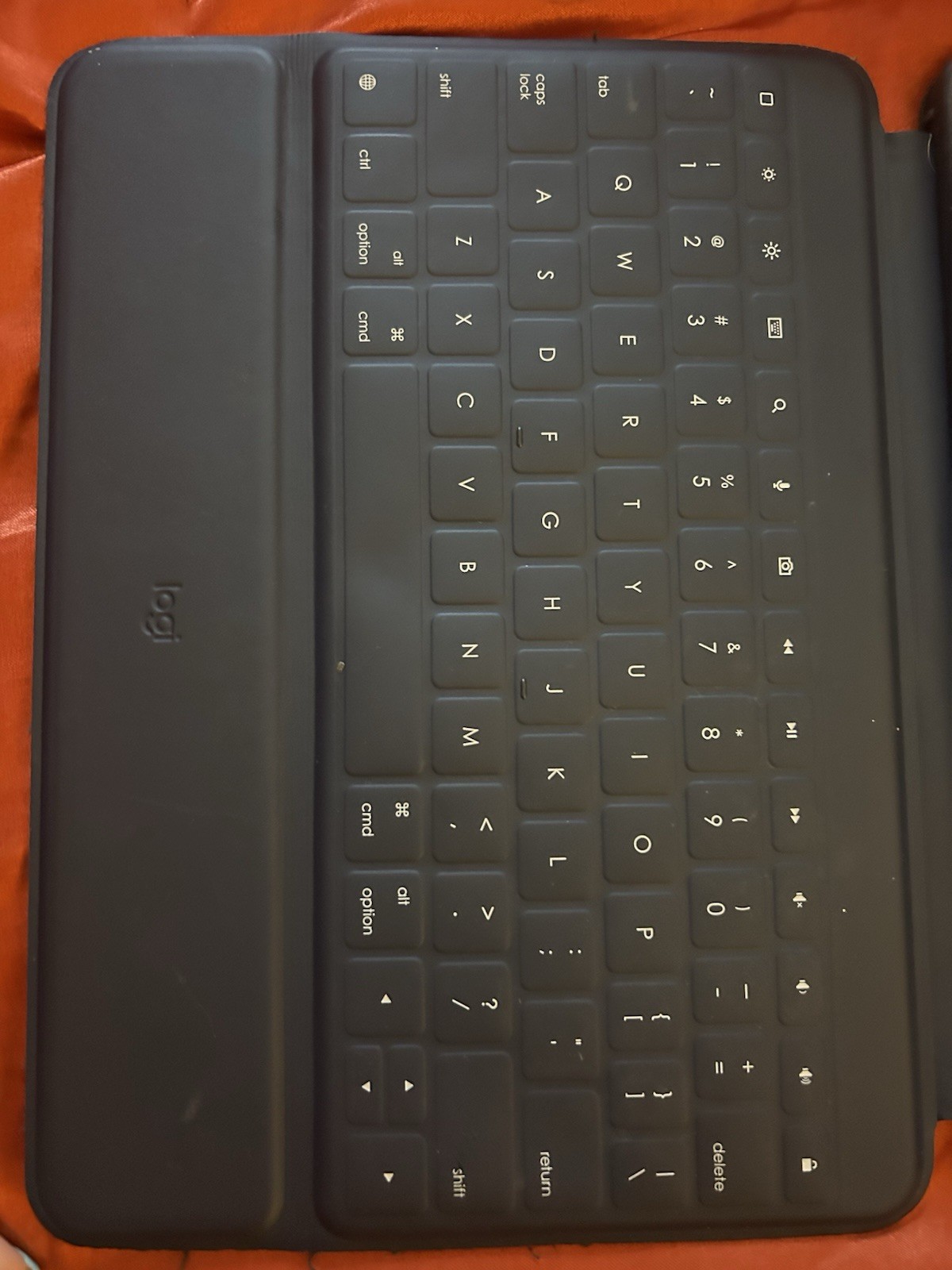 Apple iPad 7 with Logitech Keyboard Folio for Apple Tablet, Plastic, Black