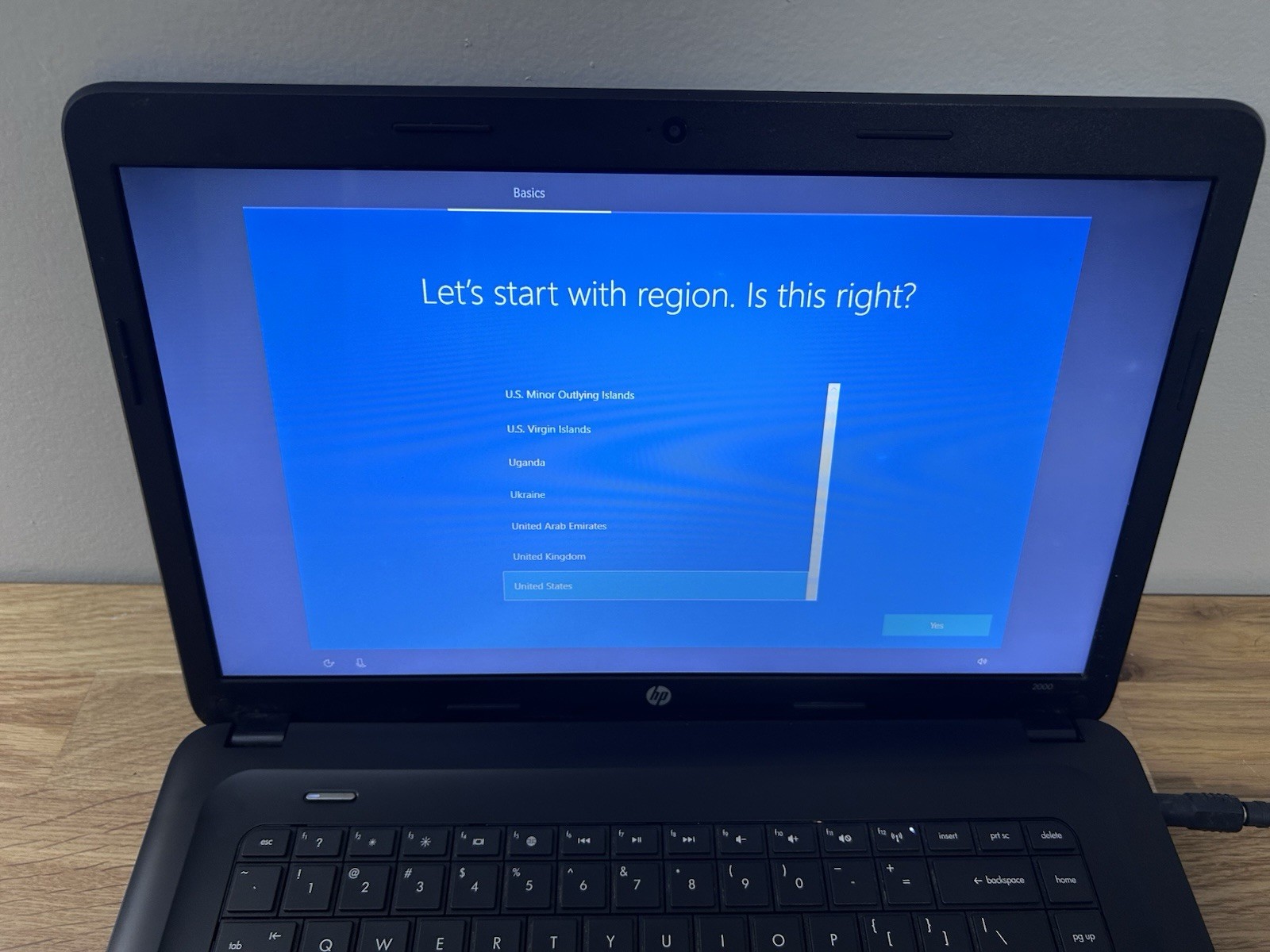 HP 2000 2B19WM NOTEBOOK AMD E 300 4GB RAM Windows 300GB HD