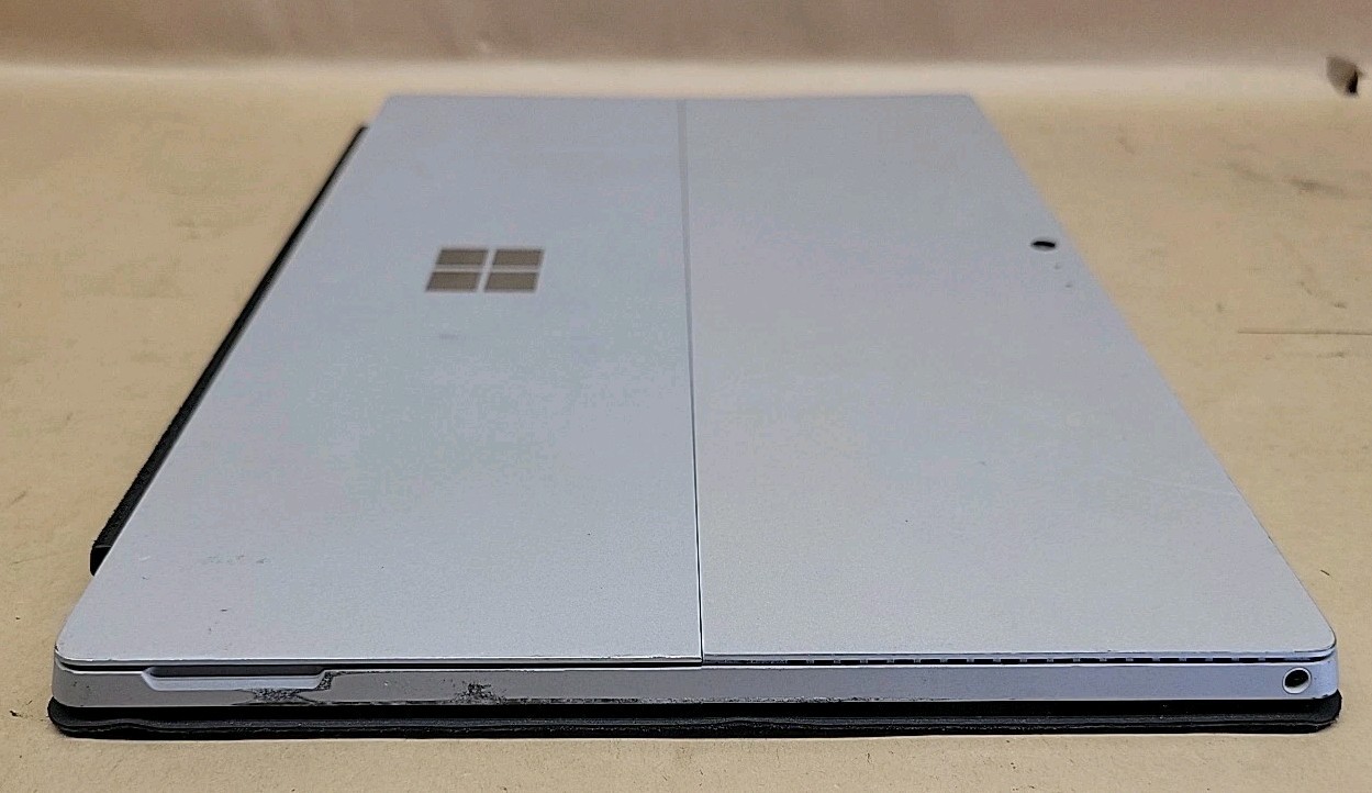 Microsoft Surface Pro 4, Intel Core i7-6650U @ 2.2GHz, 8GB RAM, 256GB SSD, W10P
