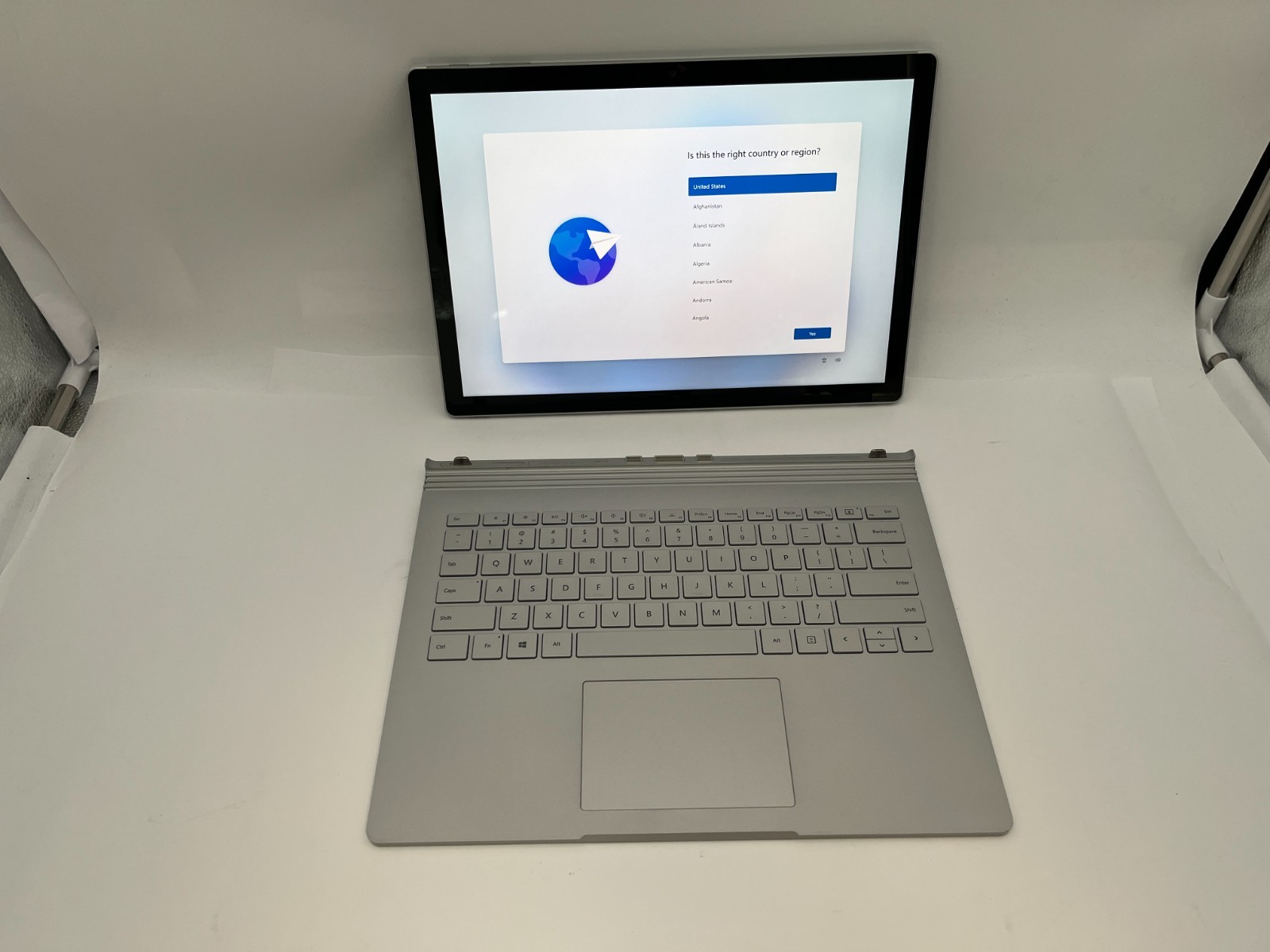 Microsoft Surface Book 2 i5-7300U@2.6 GHZ, 8GB 256GB Windows 11 Pro