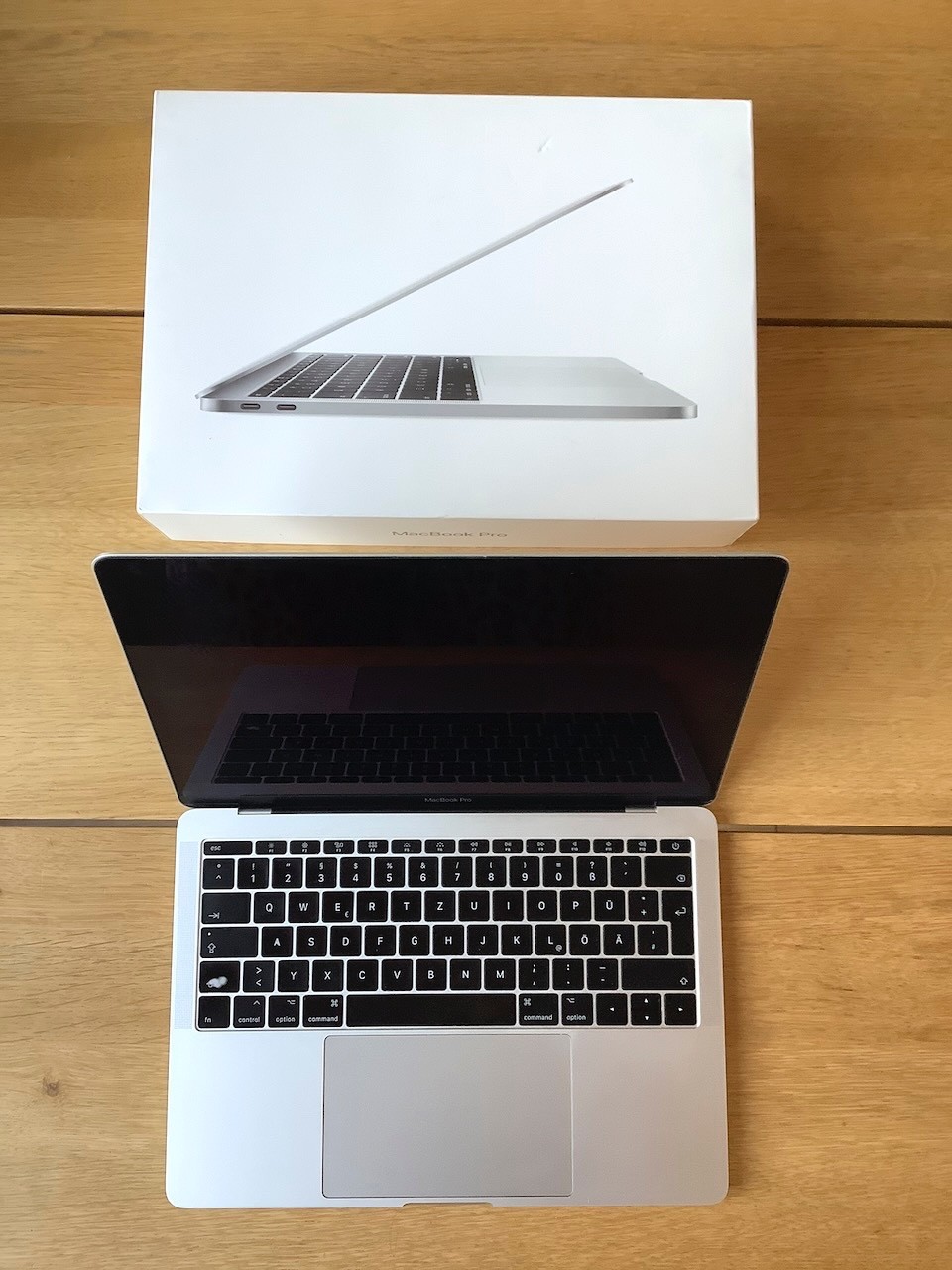 ★ Apple MacBook Pro Retina 13″ A1708 (2017) 256GB SSD + Charger Silver ★ Original Box
