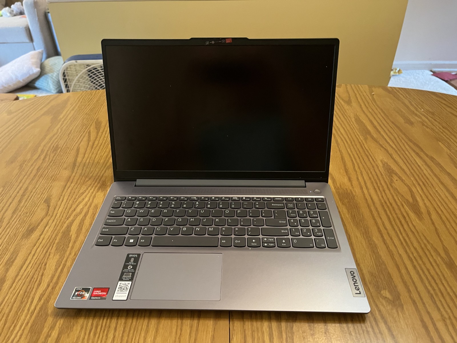 Lenovo IdeaPad Slim 3 15.6″ AMD Ryzen 7 5825U 2025 16GB RAM 512GB SSD Arcti Grey