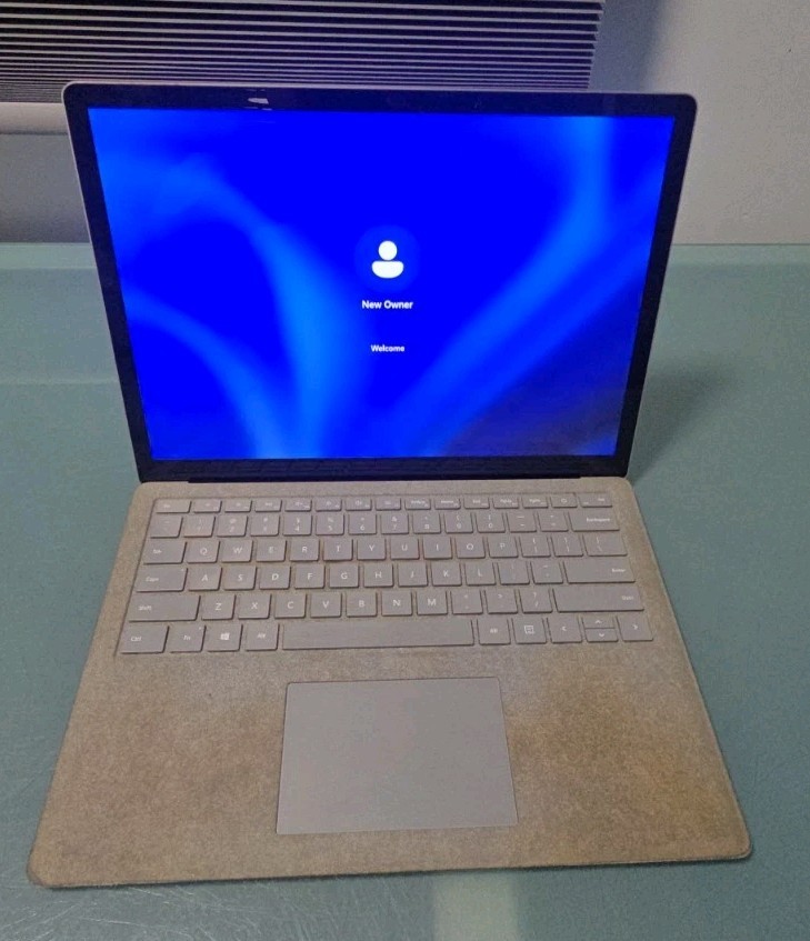 Microsoft Surface Laptop 2 13.5″ i7-8650U 16GB RAM 512GB SSD Windows 11 Home