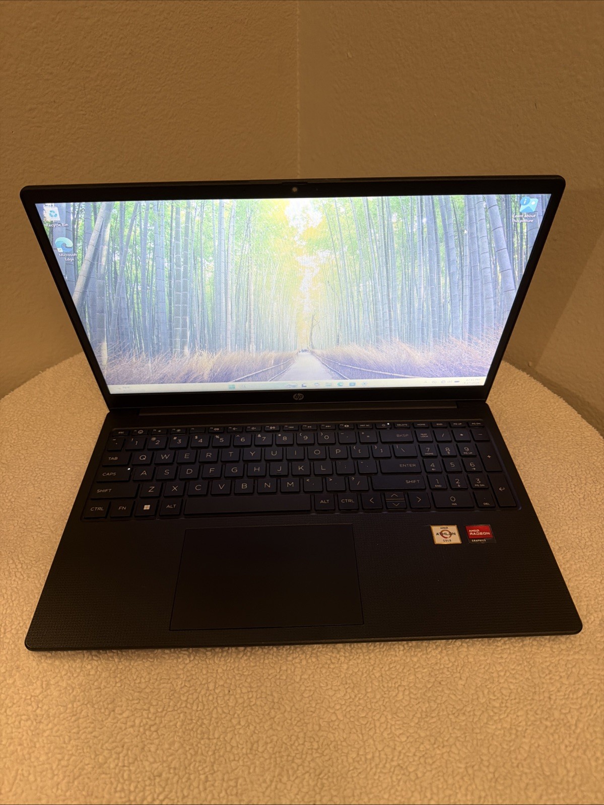 HP Laptop 15-fc0047nr AMD 2.4GHz – 256 SSD -8GB Ram Window 11 Mint Condition
