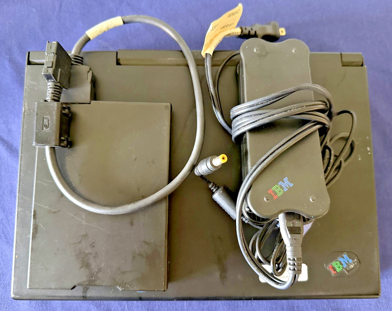 Vtg IBM Thinkpad Laptop Model 365XD w orig Charger & 3.5″ drive, needs HDD