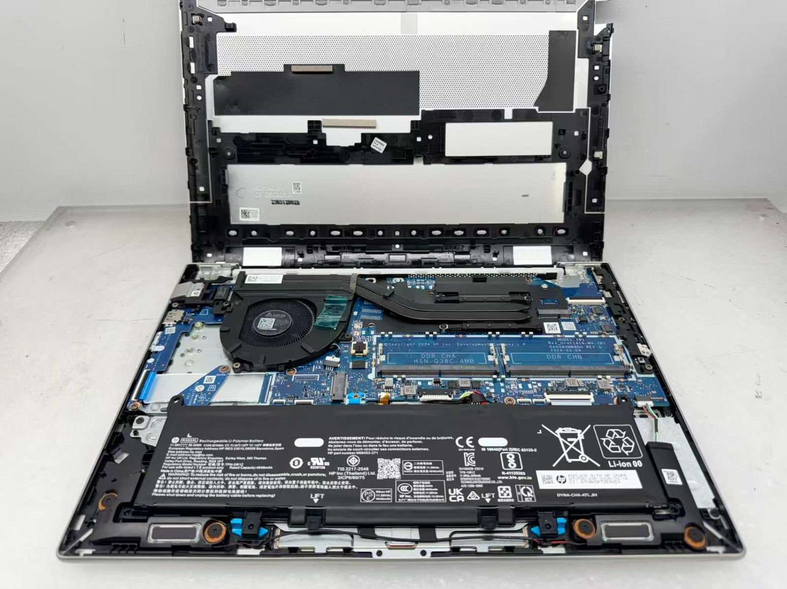 HP EliteBook 640 G11 Ultra 5 135H@3.6GHz with Palmrest keyboard battery *READ*