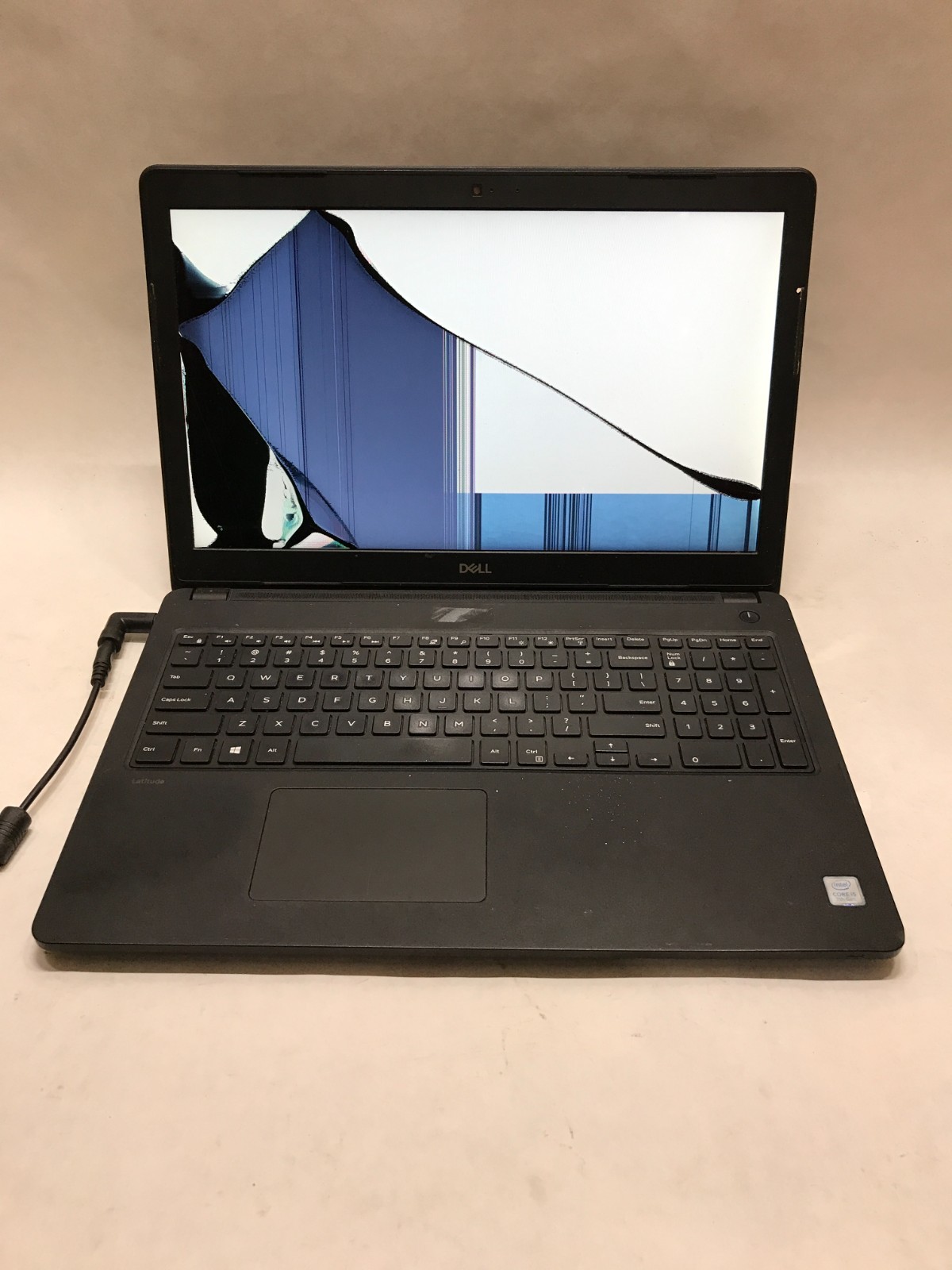 Dell Latitude 3580 15″ Intel Core i5 NO RAM NO HDD/OS For Parts Cracked LCD – DW