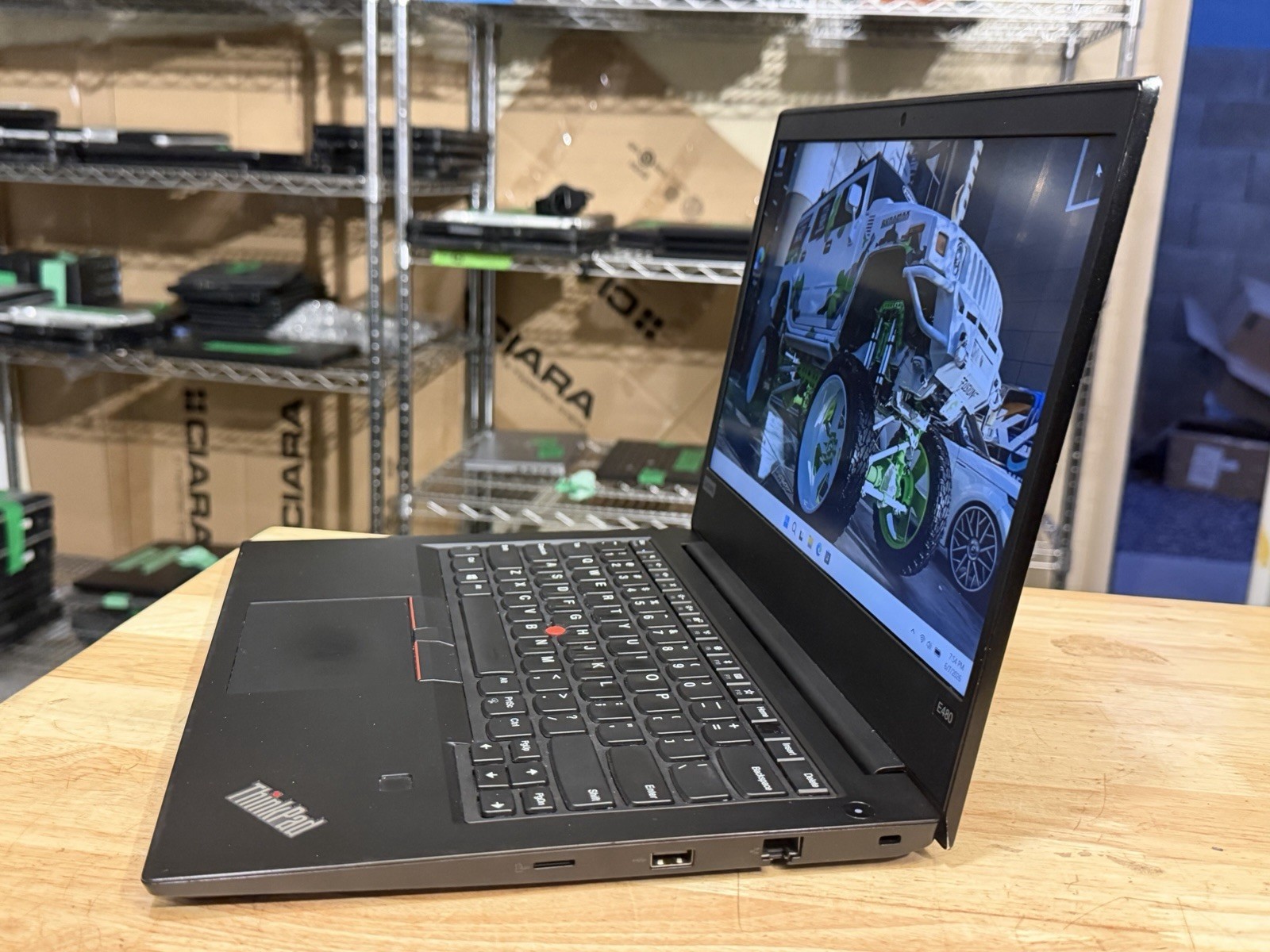 Lenovo ThinkPad E480 14″, i5-7200U 8 GB RAM, 256GB SSD Win 11 Pro.