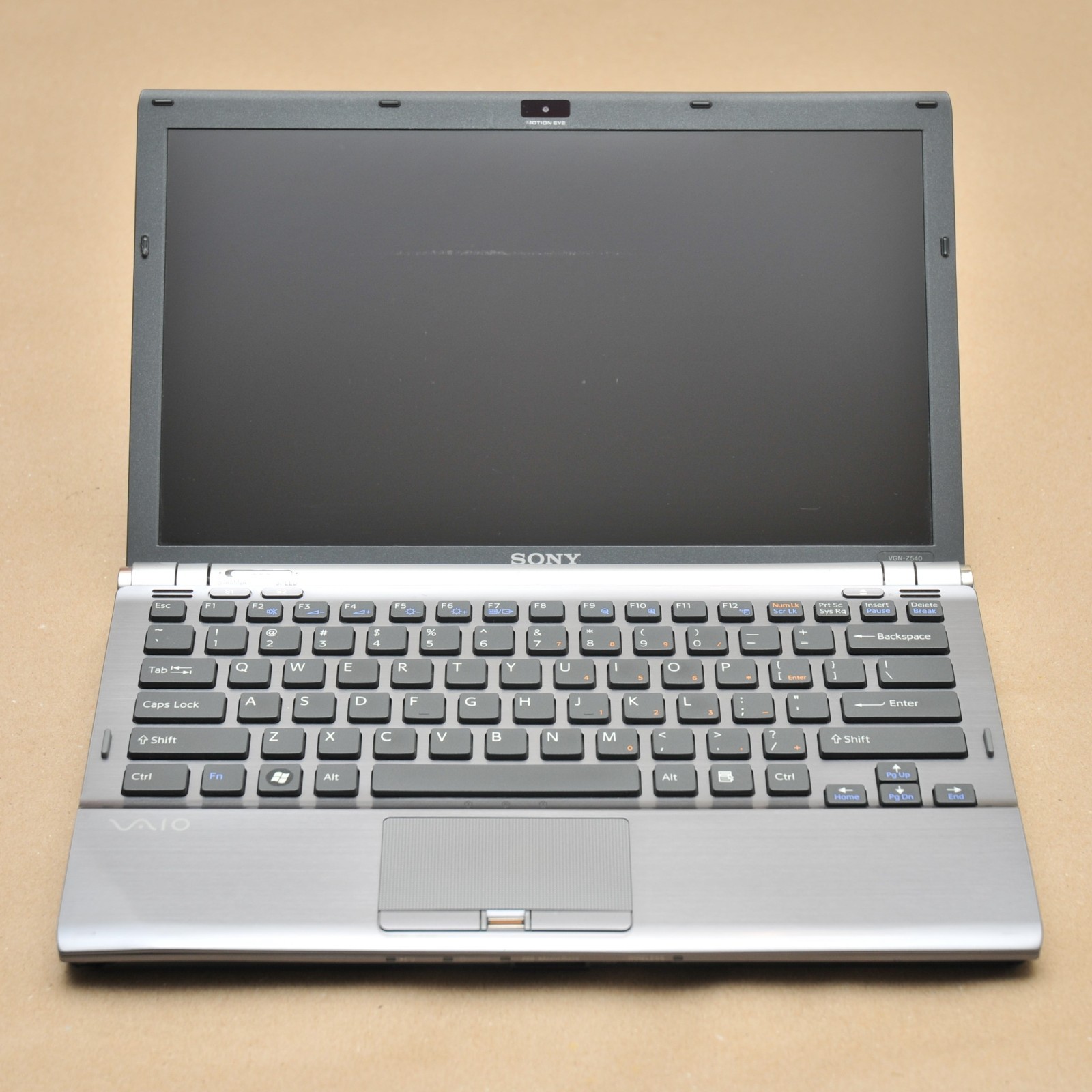 Sony VAIO VGN-Z540E C2Duo P8600 GeForce 9300M GS 320GB HDD 3GB RAM Windows Vista