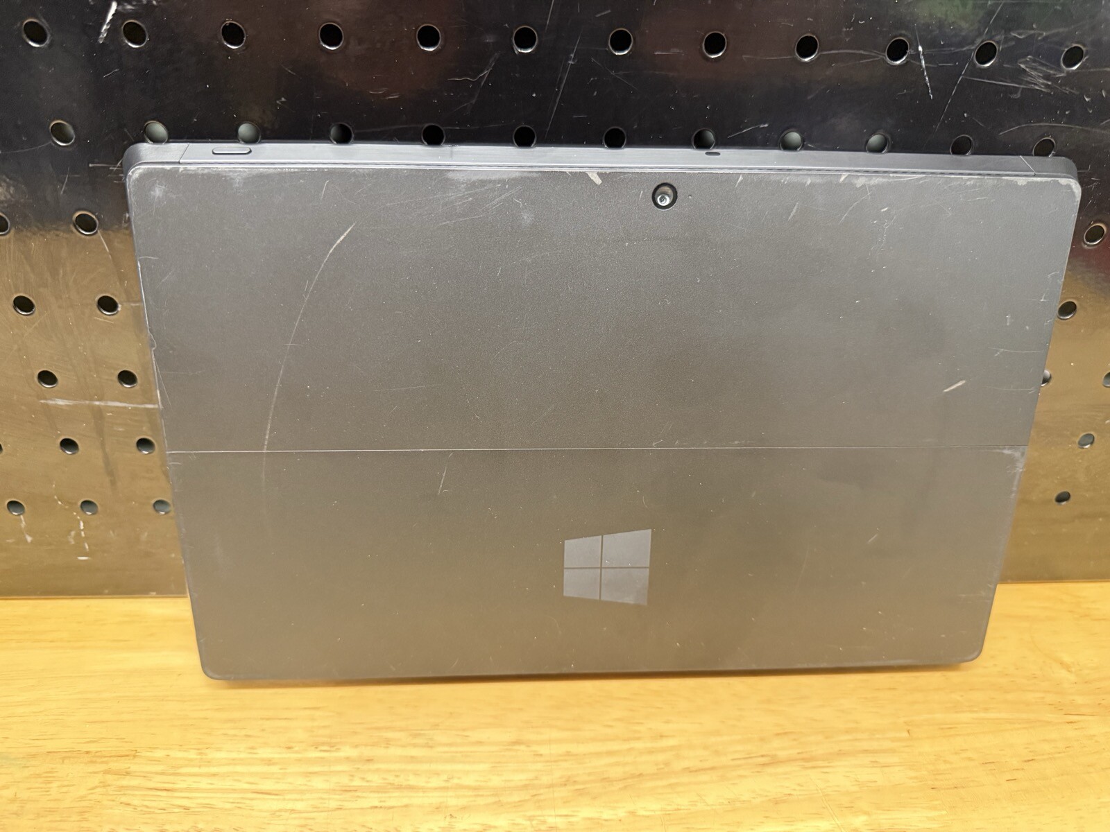 10.6″ Surface Pro Intel i5-3317U @ 1.7GHz / 4GB RAM / 64GB SSD / Bad Battery