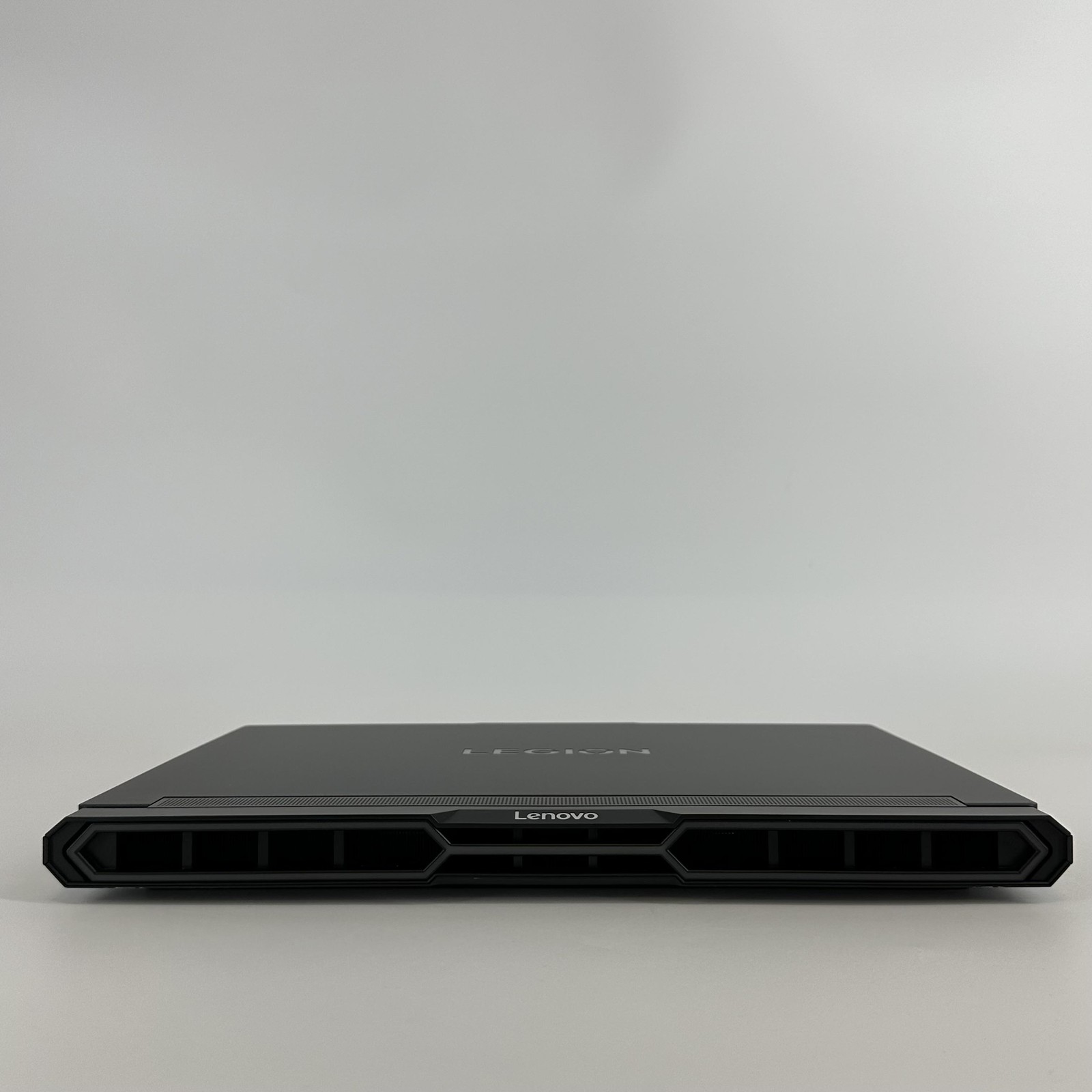 Lenovo Legion Pro 7i Gen 10 16 QHD+ 2.4 GHz Ultra 7 255HX 32GB 2TB RTX 5070 Ti