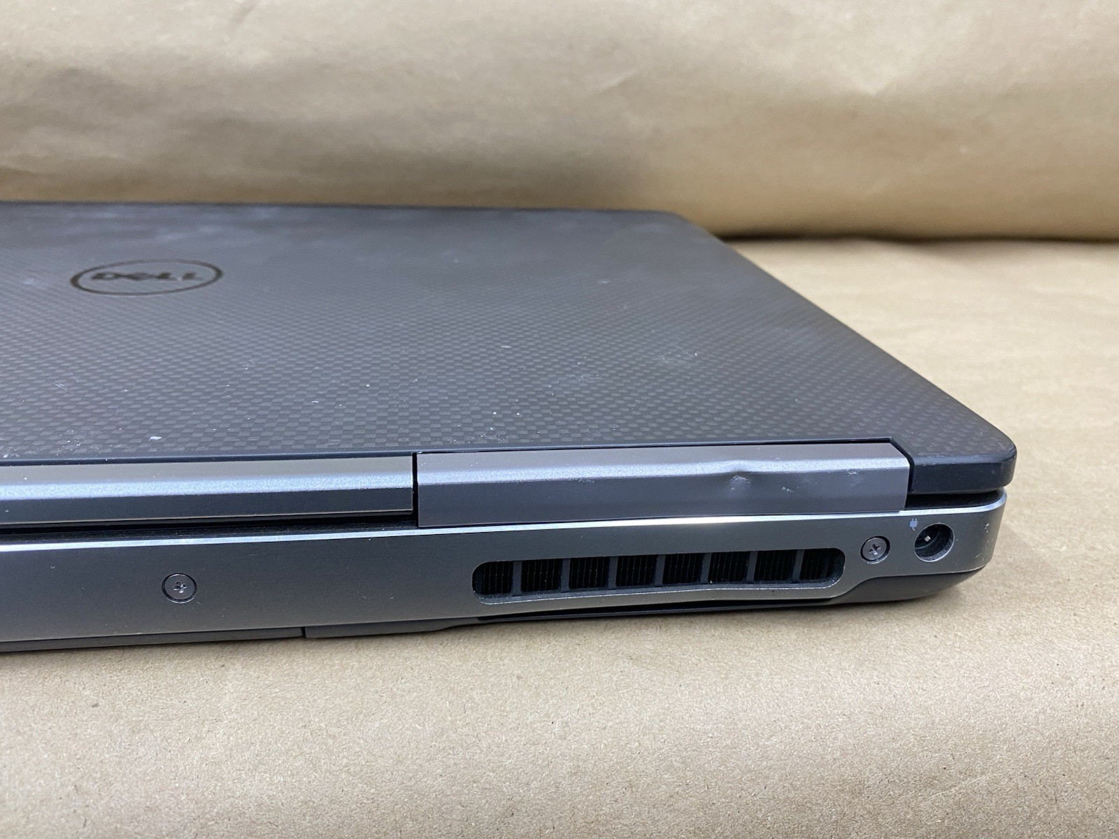 Dell Precision 7520 – 16″ 3840*2160 – E3-1575M – 8GB – 128GB – Win 10 – READ