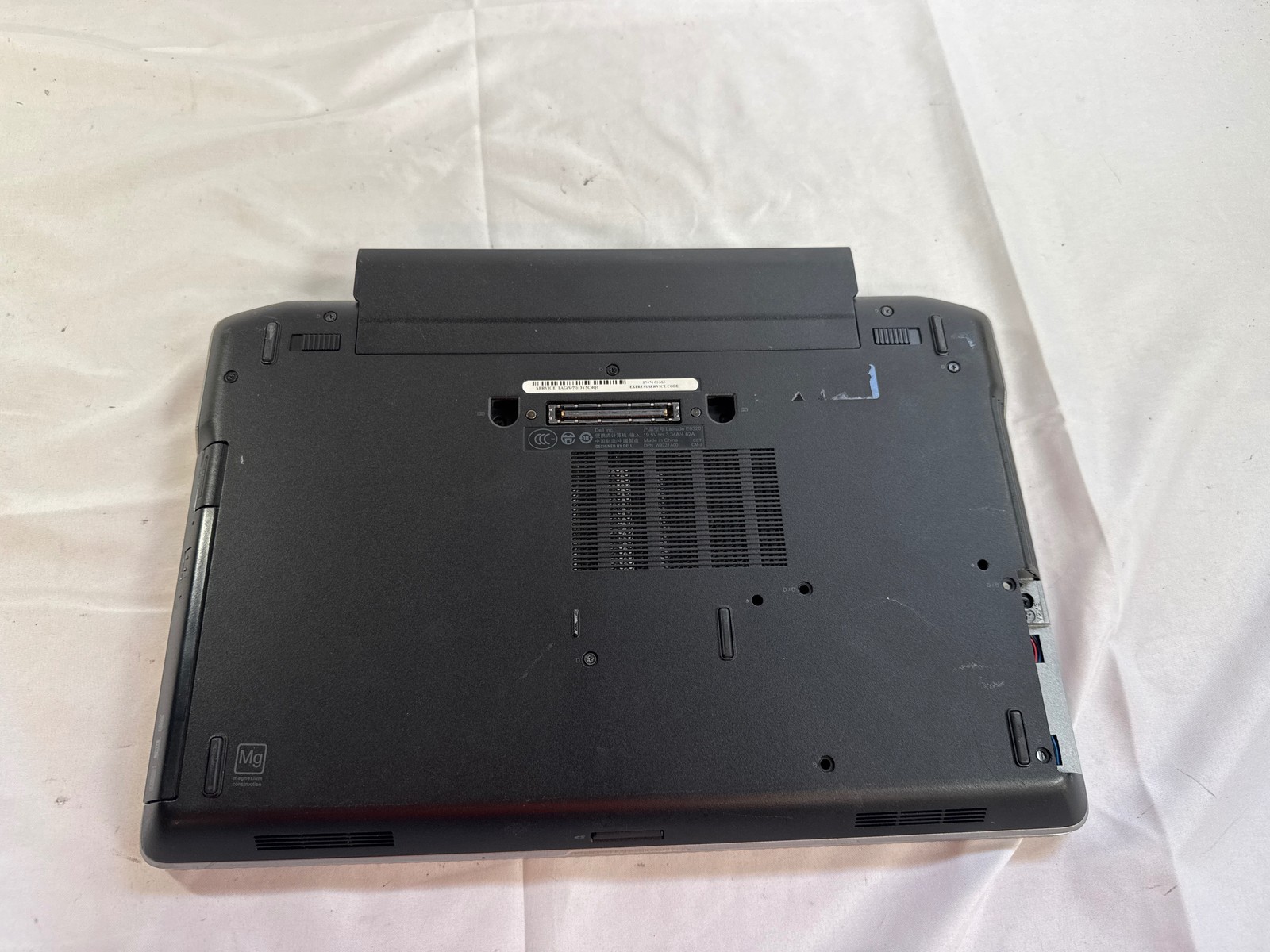 Dell Latitude e6320 Intel Core i7-2620M 8 GB No Drive 13.3″