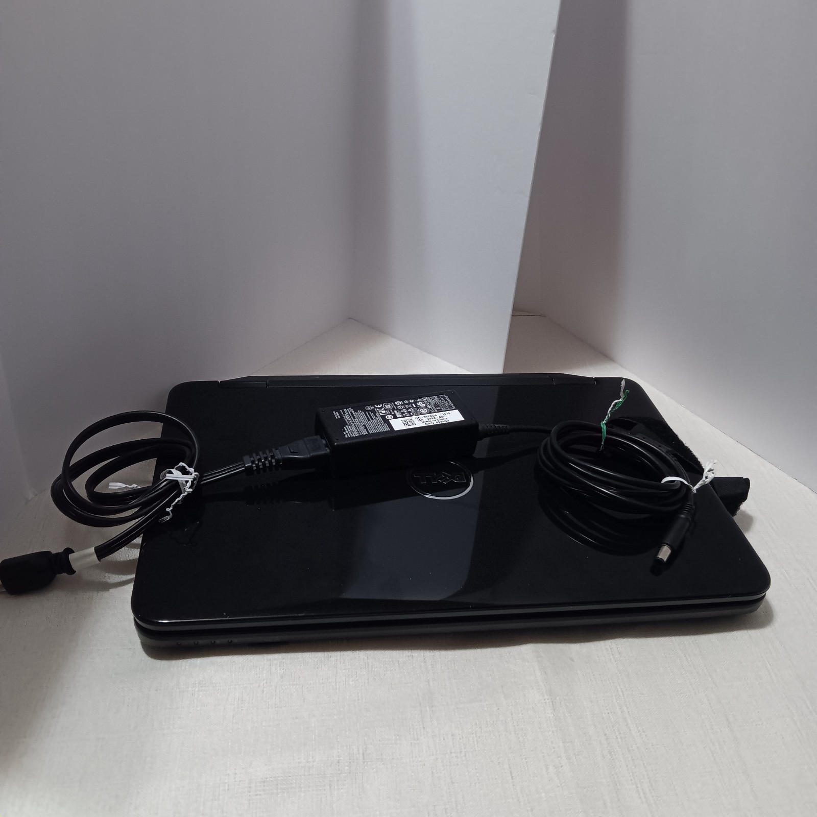 Dell Inspiron N5040 15.6″ Laptop i3-380M 2.53GHz 3GB RAM Charger-No OS/Battery