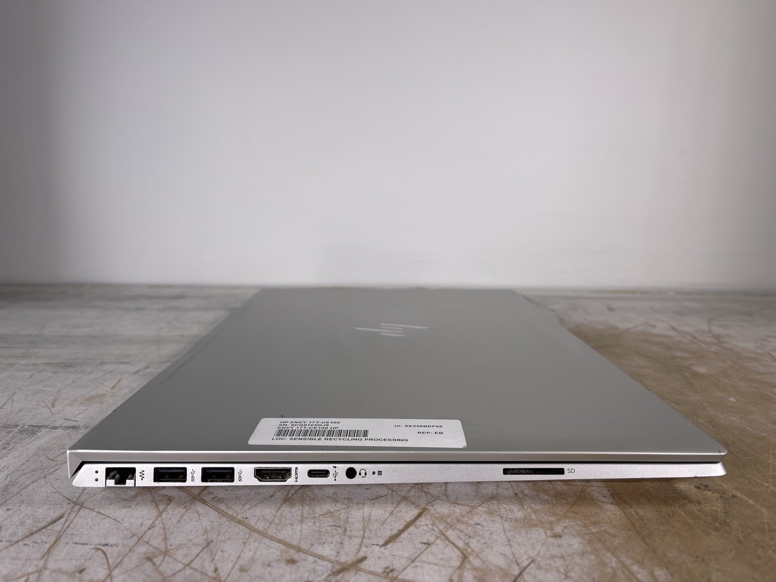 HP ENVY 17T-CE100 i7-10510U @ 1.80 GHz, 16GB RAM, NO HDD/OS – (FOR PARTS)