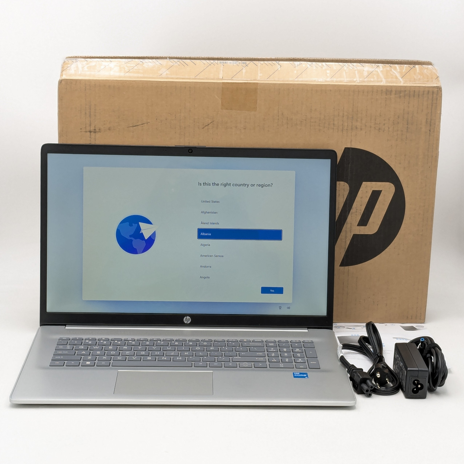 HP Laptop 17-cn3103nr 17.3″ Intel i3-N305 16GB DDR4 1TB SSD + 128GB UFS W11H