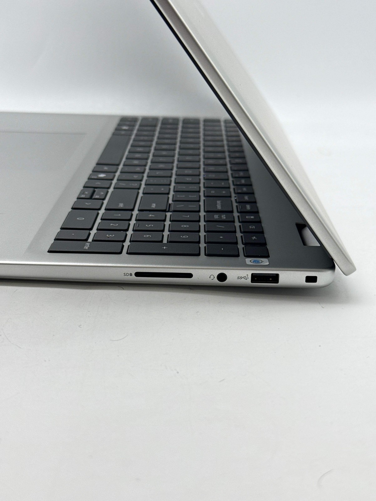 Dell 16 DC16251 16″ Intel Core 7 150U 32GB 1TB SSD – Used
