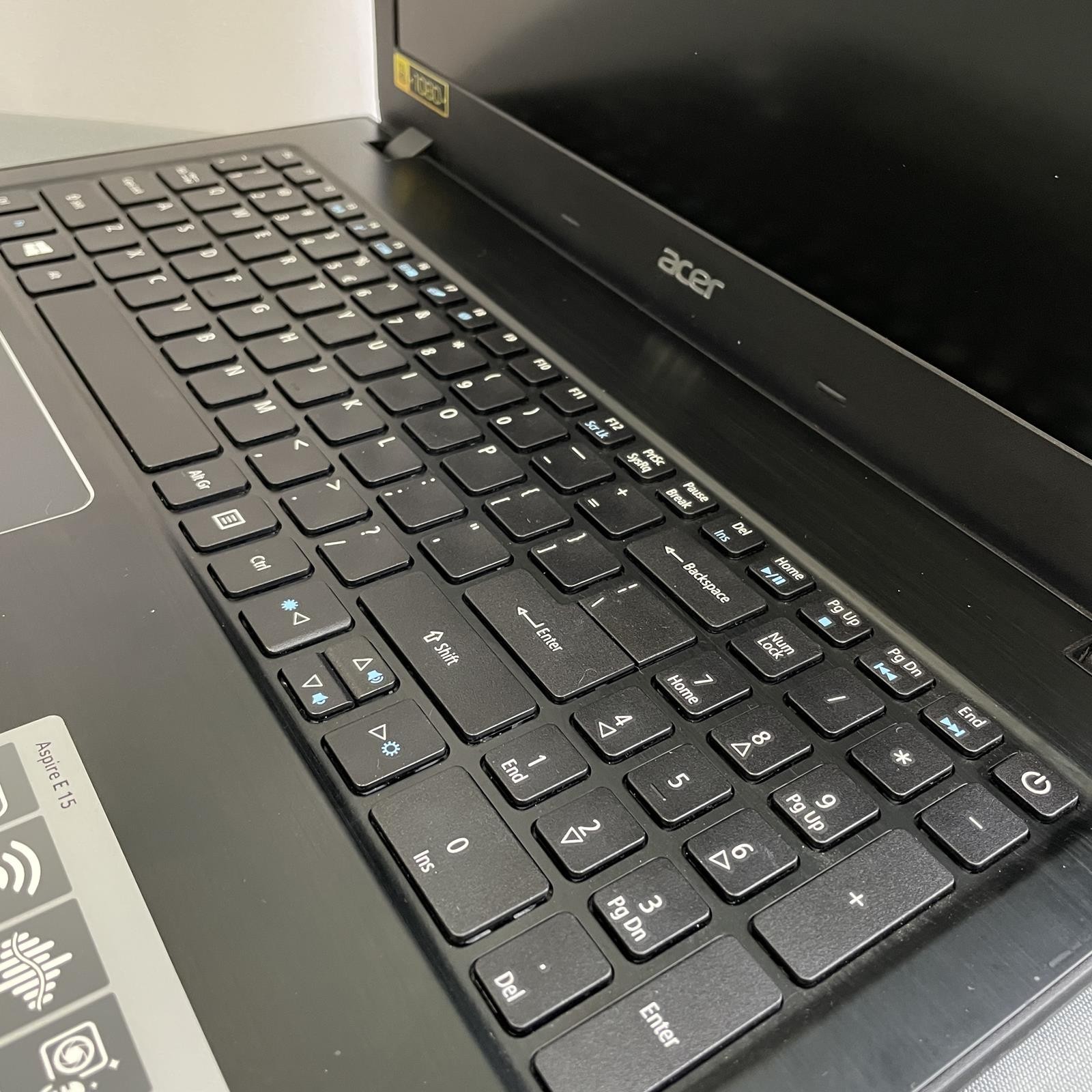 Acer Aspire E15 E5-576 15.6 in FHD, Core i3-8130U, 6 GB, 1TB HDD | Grade B/C