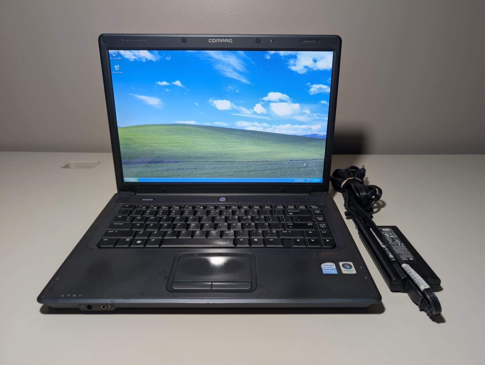 15″ Compaq Presario C700 | Pentium T2310 1GB RAM 120GB HD | Win XP 32-Bit | DVD