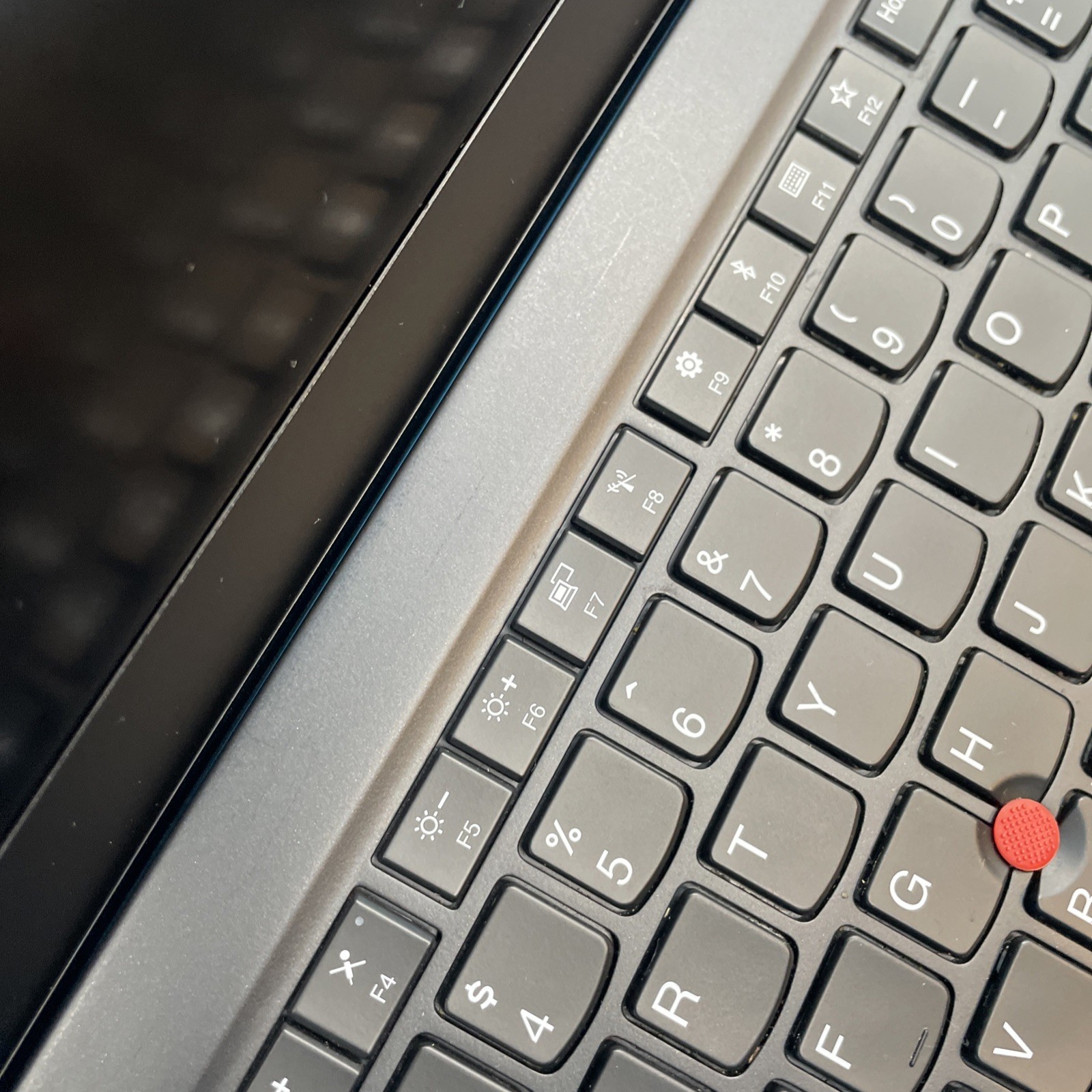Lenovo ThinkPad T490s | i7-8665U | 16GB RAM | NO DRIVE/OS | 86% BATTERY