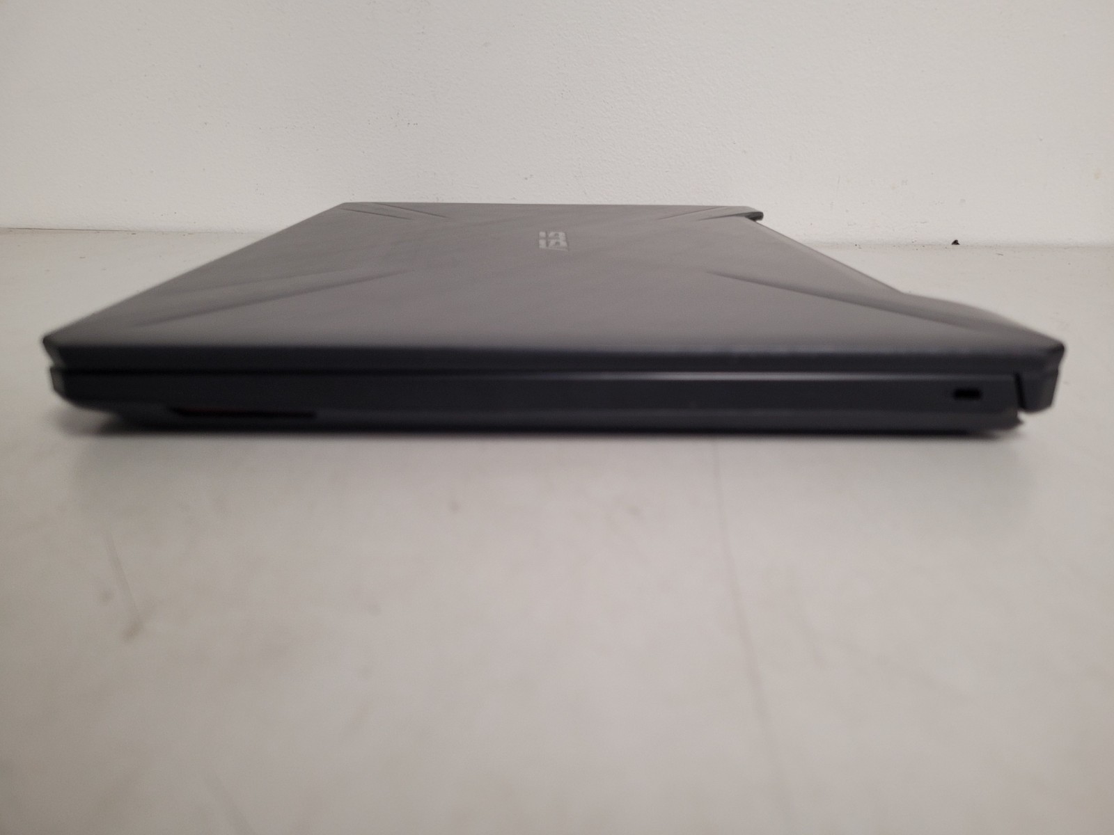 ASUS TUF Gaming 15.6″ FHD i7-9750H no ram noSSD FX505GT-AB73*Parts LANRCV0056324