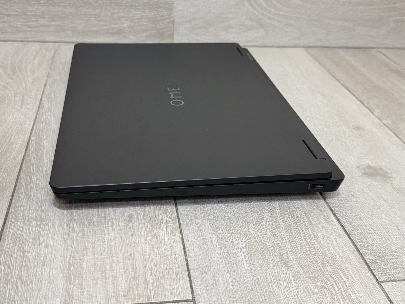 HP OMEN 17 Gaming 17.3″ Ryzen 7 8845HS GeForce RTX 4070 16GB RAM 512GB SSD
